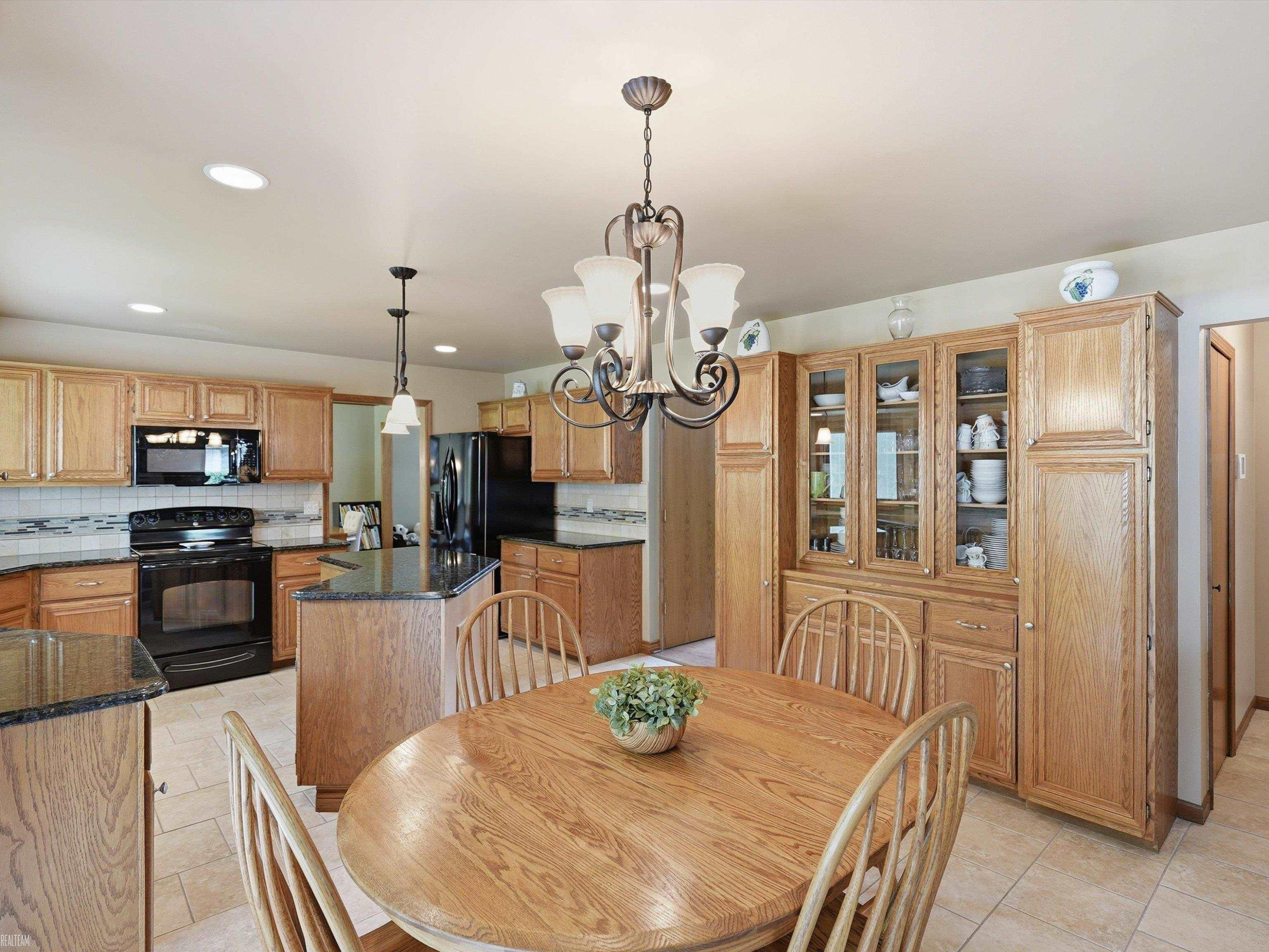 46288 Glen Pointe Drive, Shelby Twp, MI 48315 — Photo 17