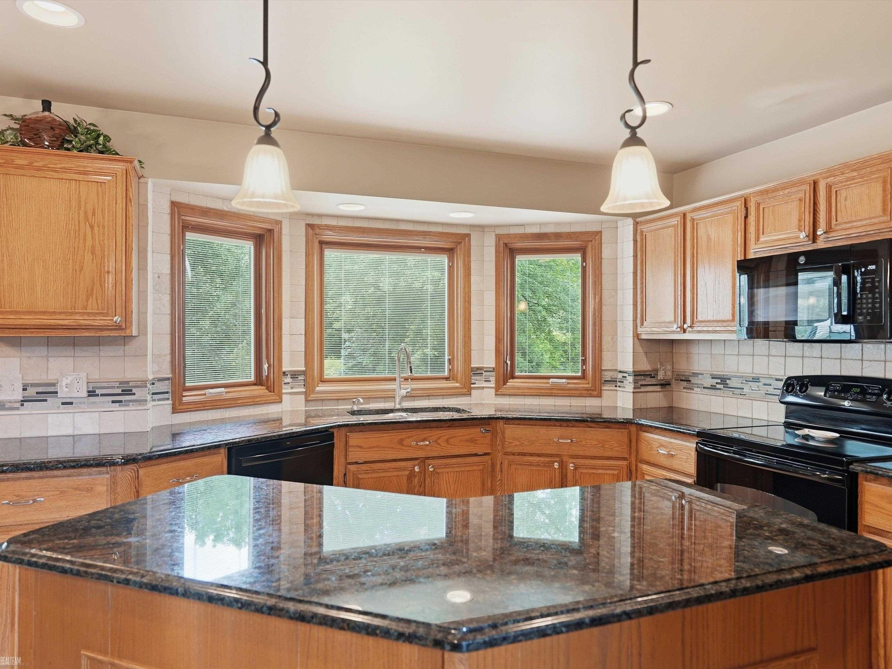46288 Glen Pointe Drive, Shelby Twp, MI 48315 — Photo 18