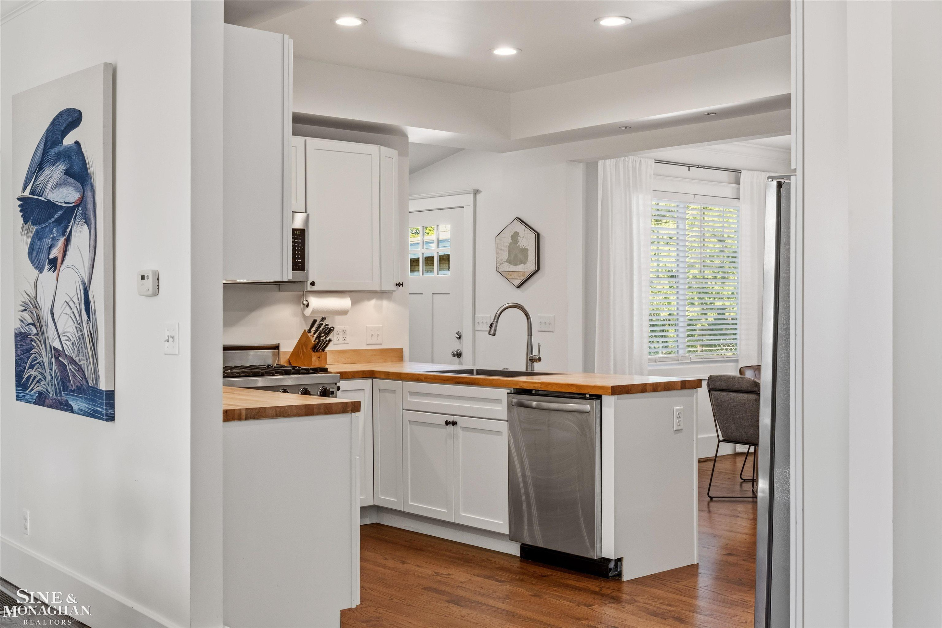 835 Cook Road, Grosse Pointe Woods, MI 48236 — Photo 16