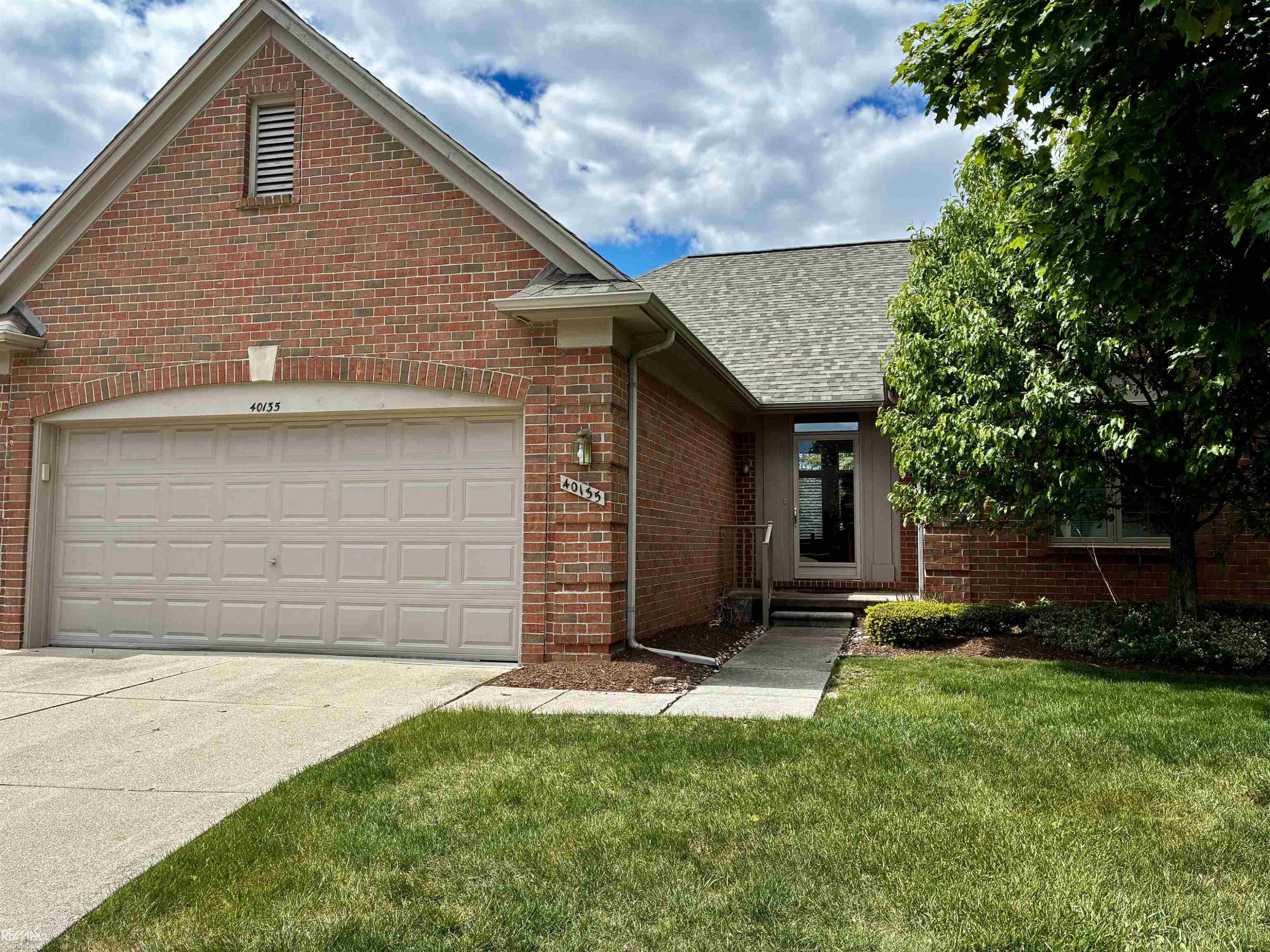 40135 Streamwood Court, Sterling Heights, MI 48310 — Photo 2