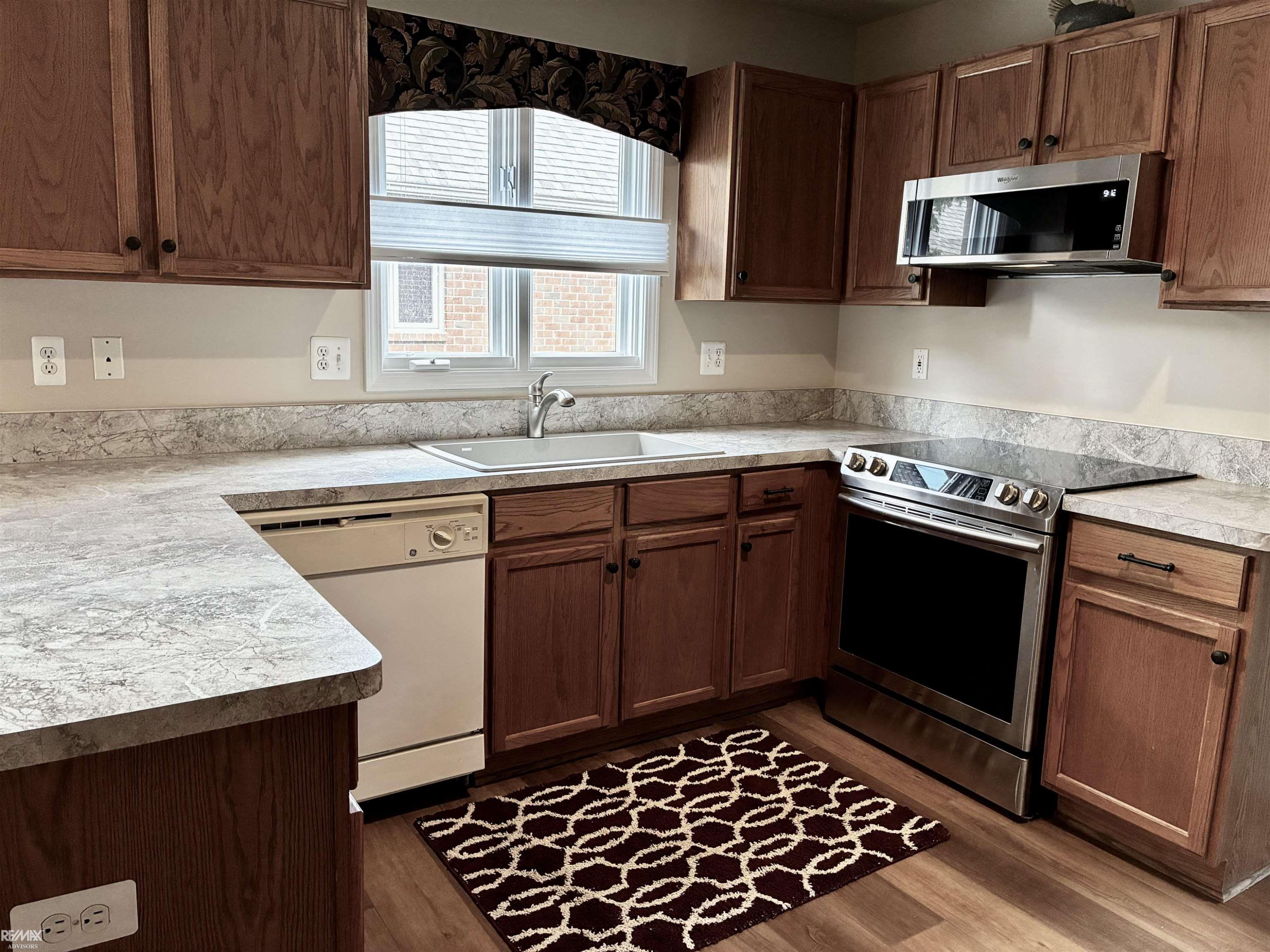 40135 Streamwood Court, Sterling Heights, MI 48310 — Photo 15