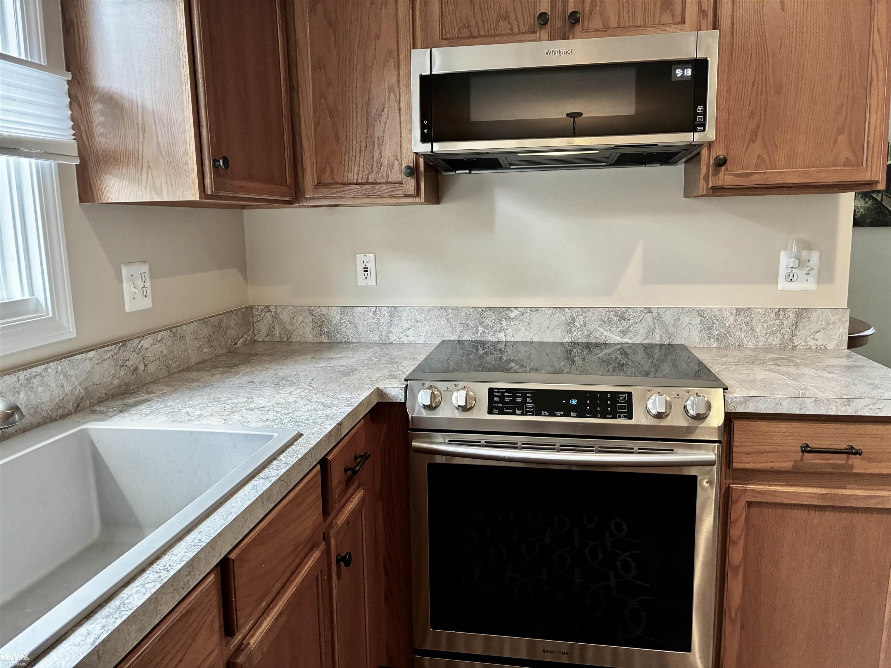 40135 Streamwood Court, Sterling Heights, MI 48310 — Photo 16