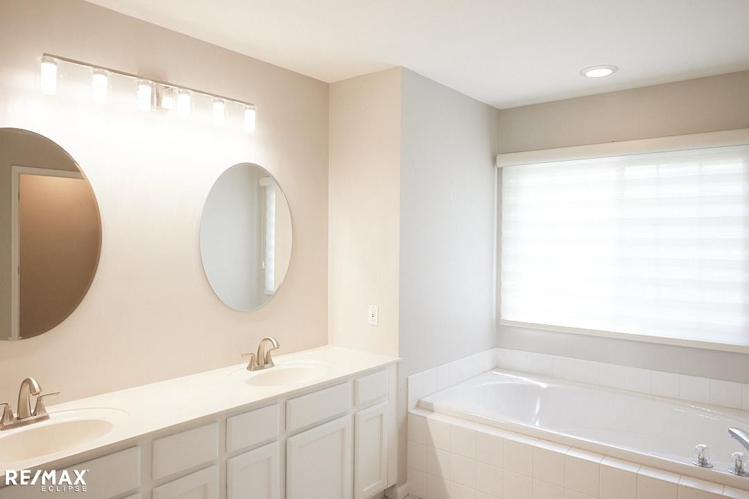 4199 Wincrest Ln, Rochester, MI 48306 — Photo 24