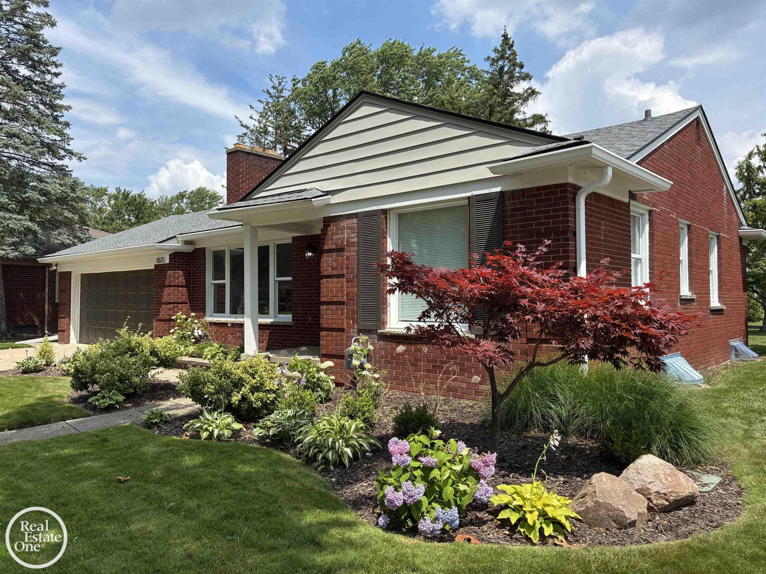 1072 S Brys Drive, Grosse Pointe Woods, MI 48236 — Photo 2