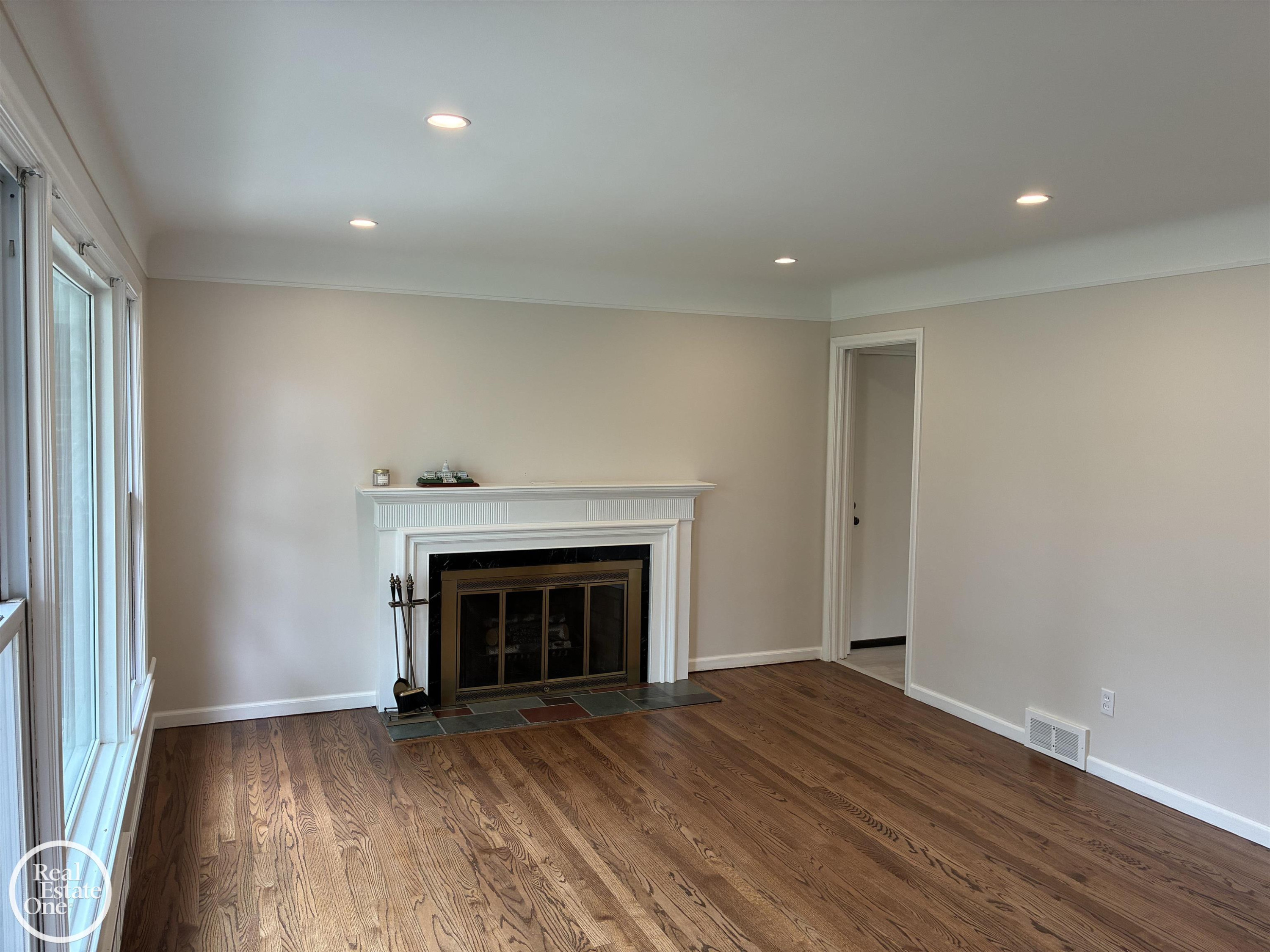 1072 S Brys Drive, Grosse Pointe Woods, MI 48236 — Photo 5