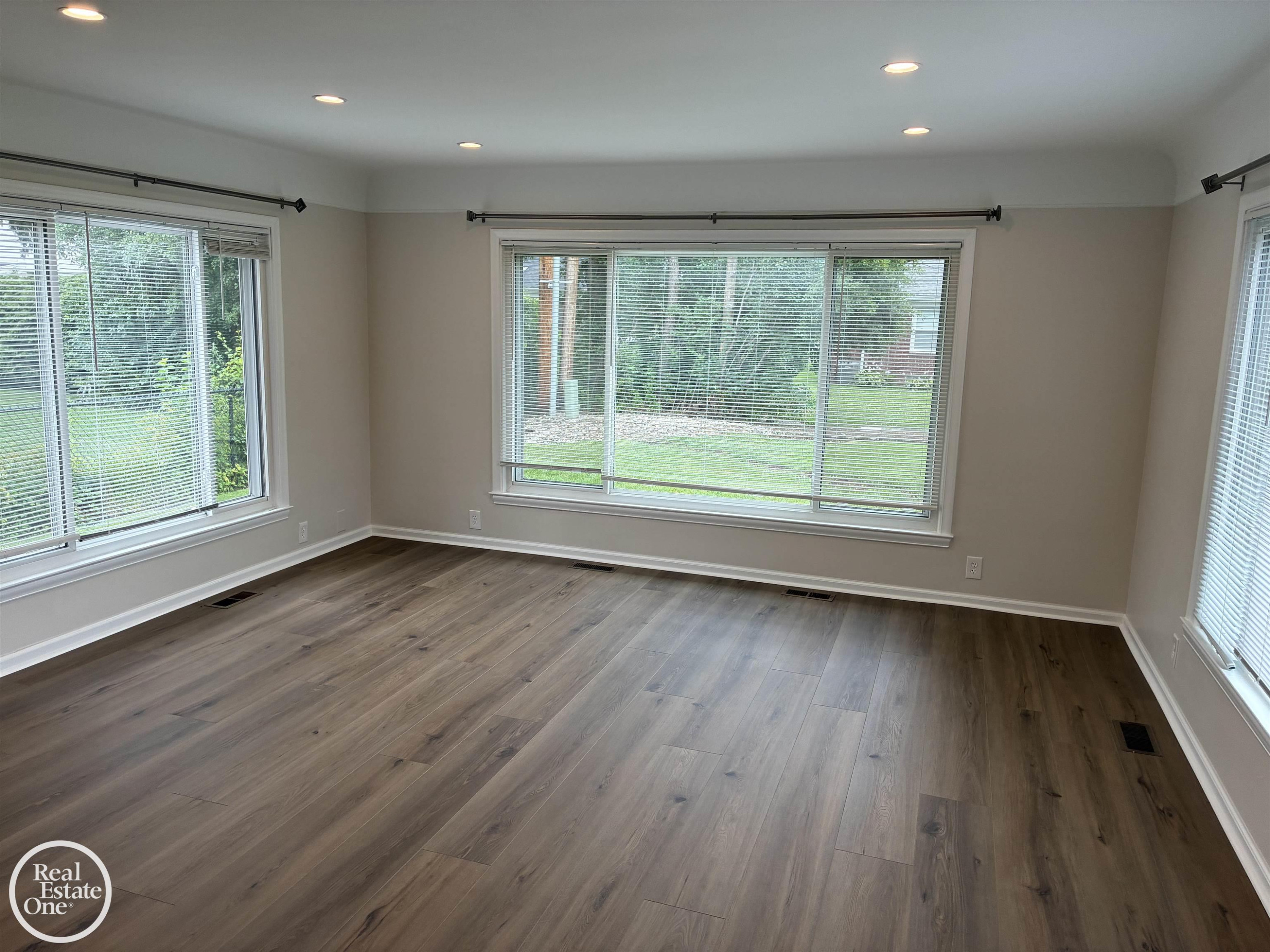 1072 S Brys Drive, Grosse Pointe Woods, MI 48236 — Photo 6