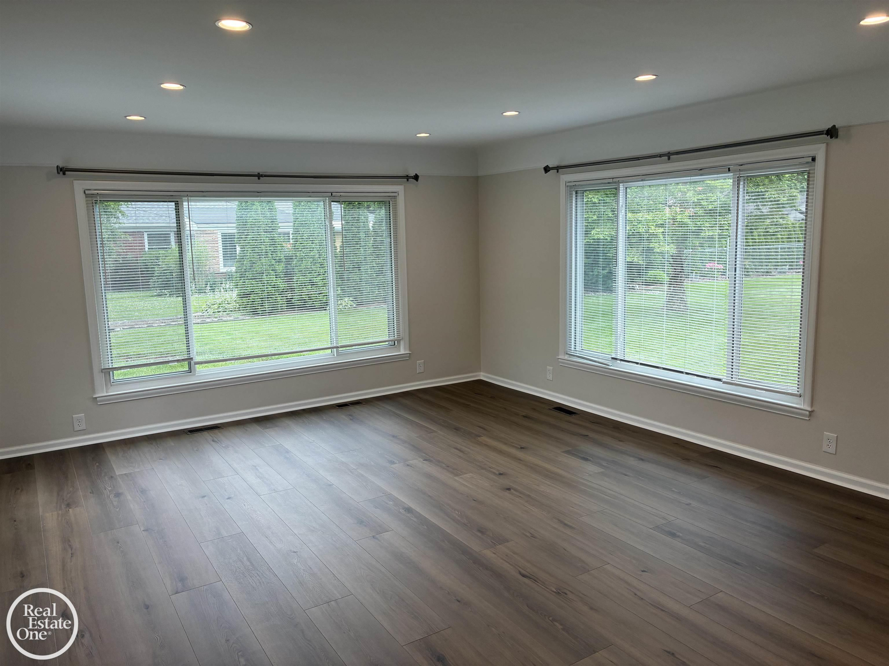 1072 S Brys Drive, Grosse Pointe Woods, MI 48236 — Photo 7