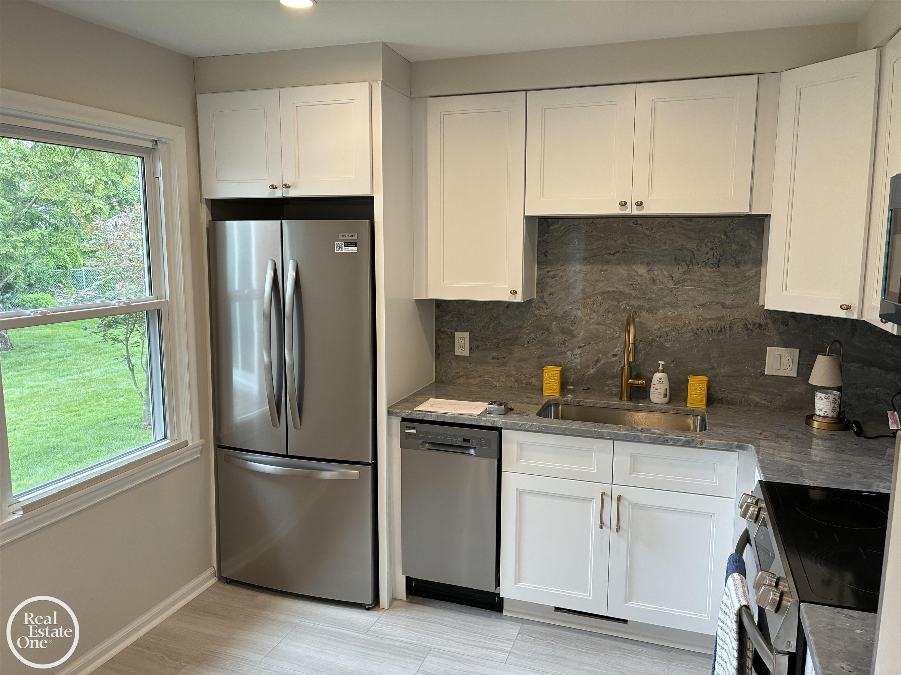 1072 S Brys Drive, Grosse Pointe Woods, MI 48236 — Photo 8