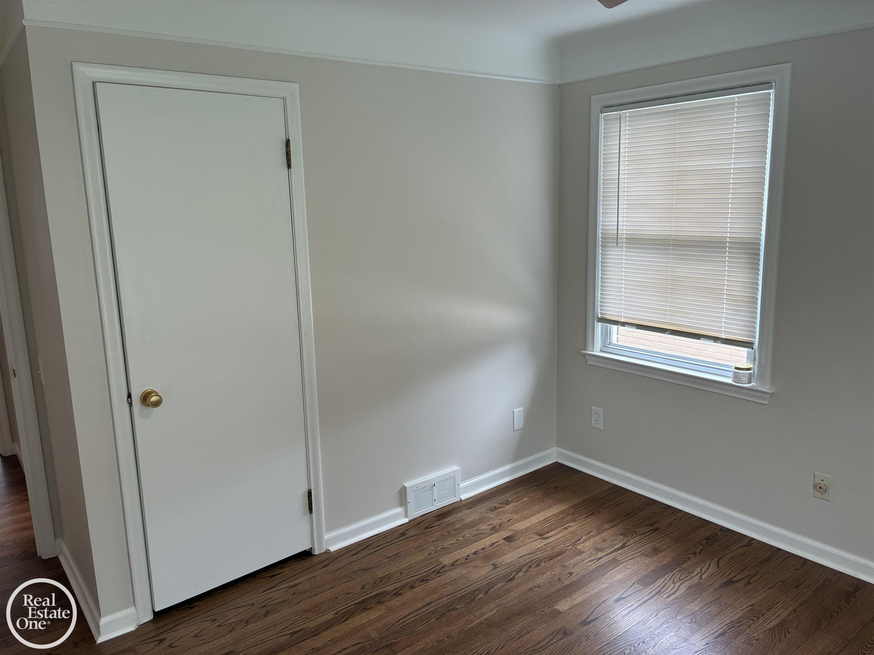 1072 S Brys Drive, Grosse Pointe Woods, MI 48236 — Photo 11