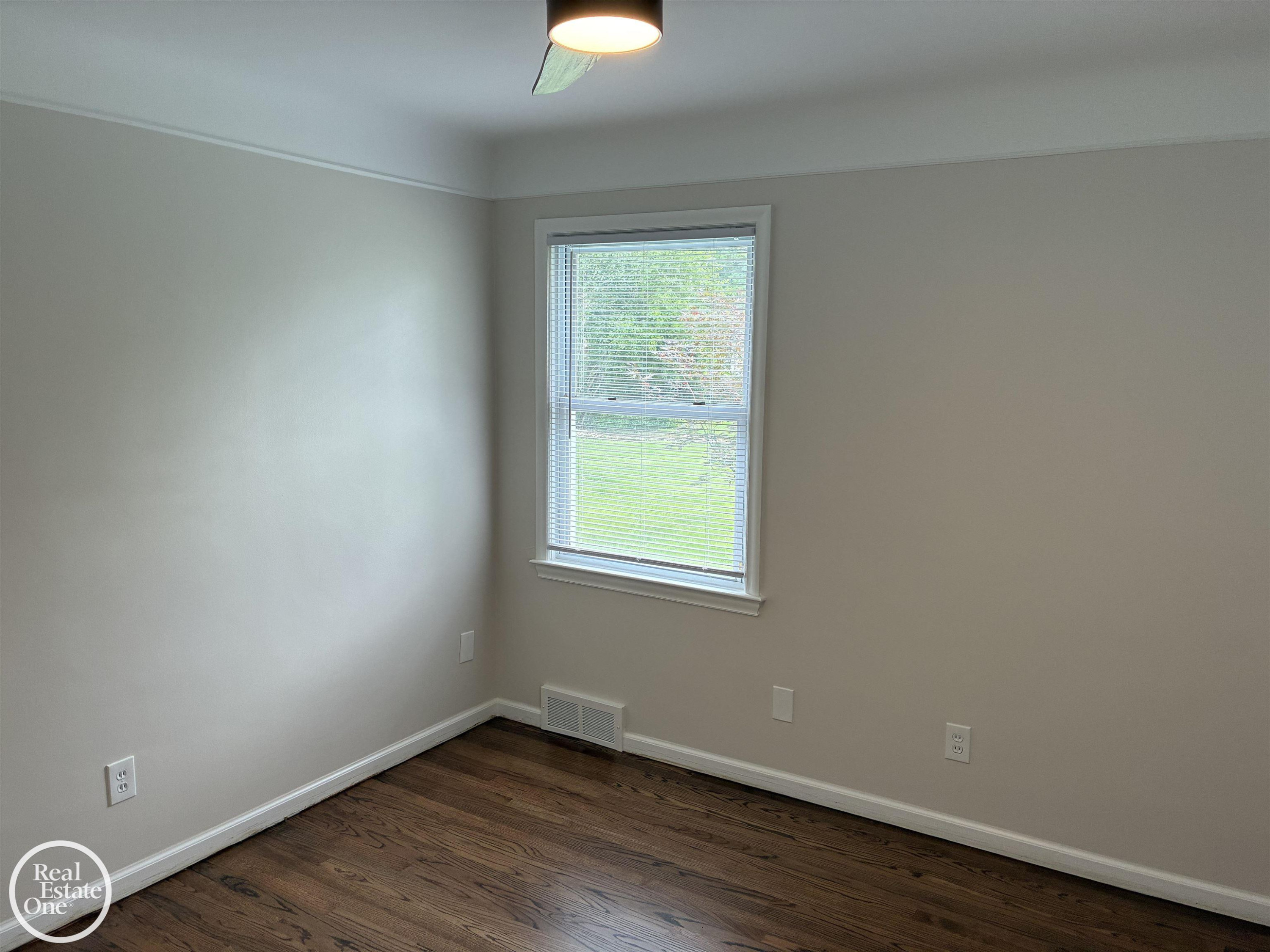 1072 S Brys Drive, Grosse Pointe Woods, MI 48236 — Photo 12