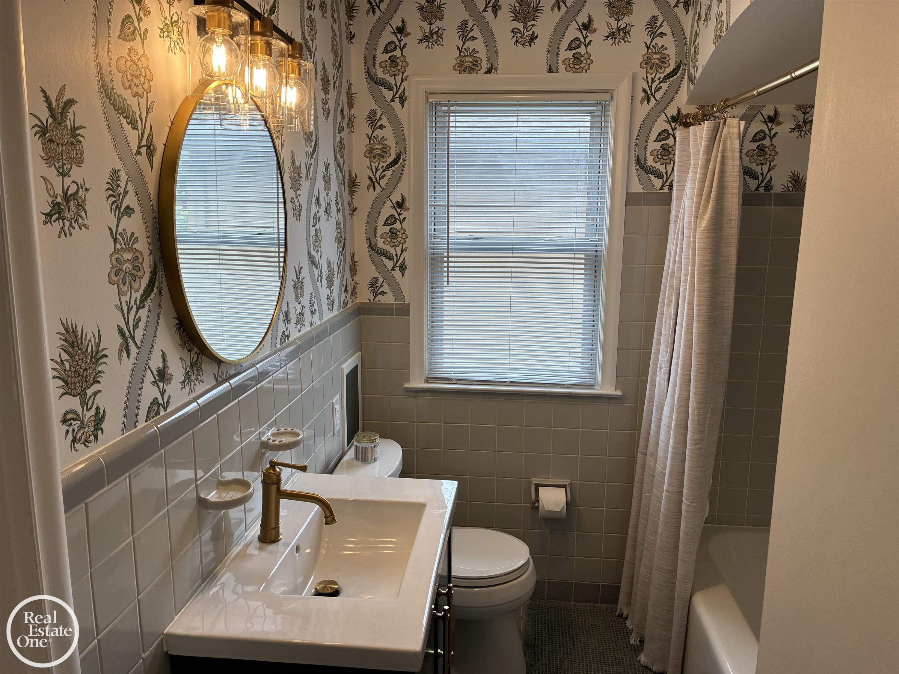 1072 S Brys Drive, Grosse Pointe Woods, MI 48236 — Photo 16
