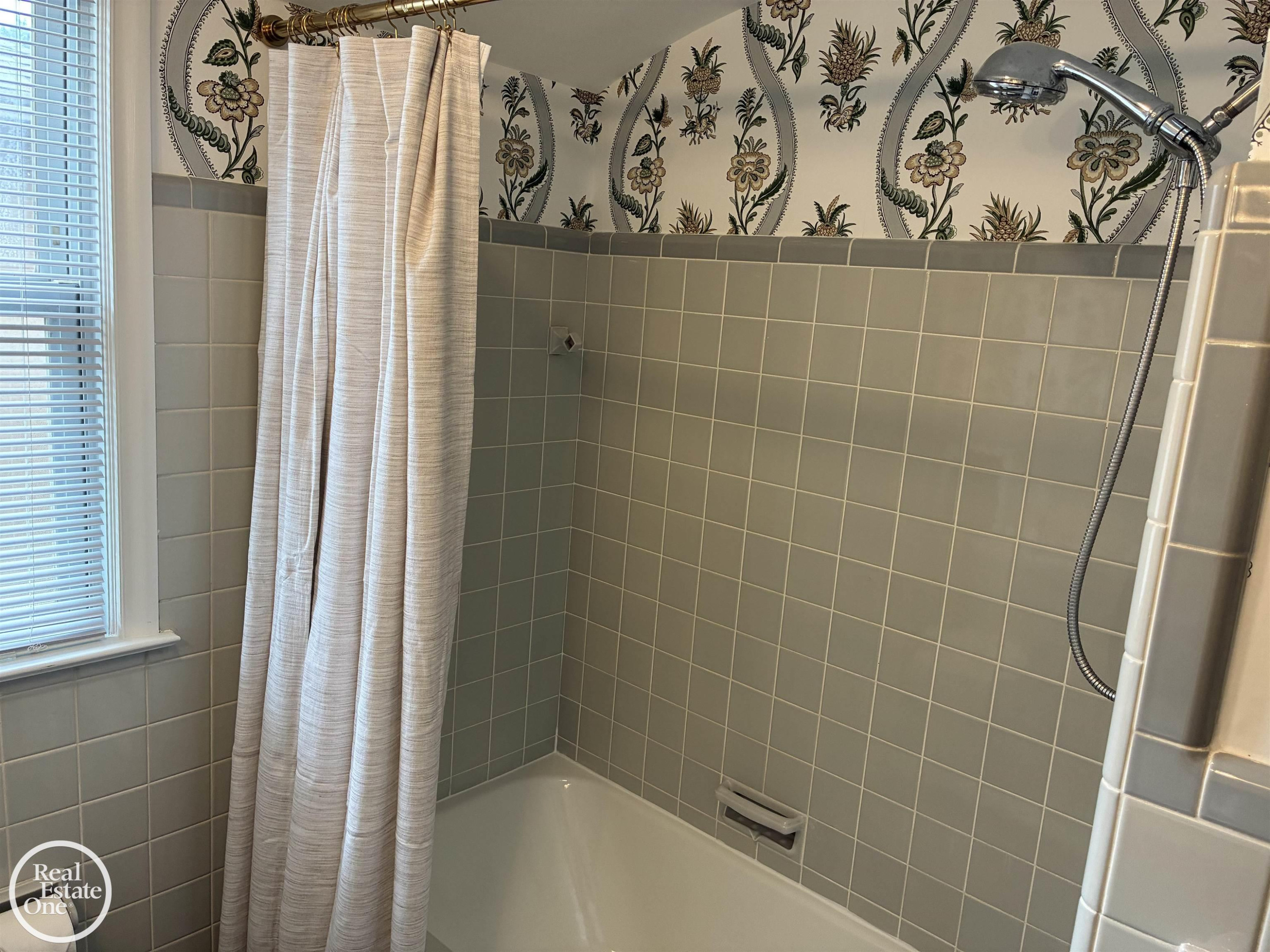 1072 S Brys Drive, Grosse Pointe Woods, MI 48236 — Photo 18