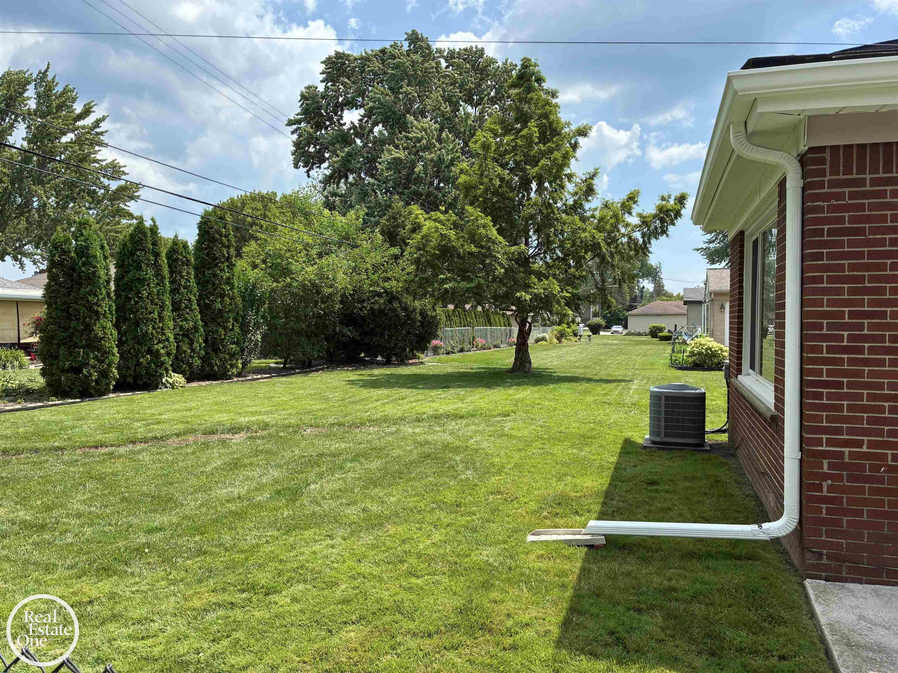 1072 S Brys Drive, Grosse Pointe Woods, MI 48236 — Photo 28