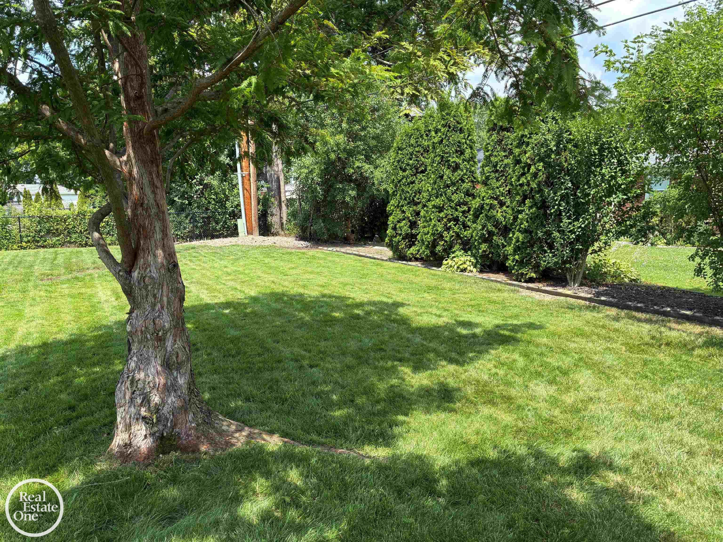 1072 S Brys Drive, Grosse Pointe Woods, MI 48236 — Photo 29