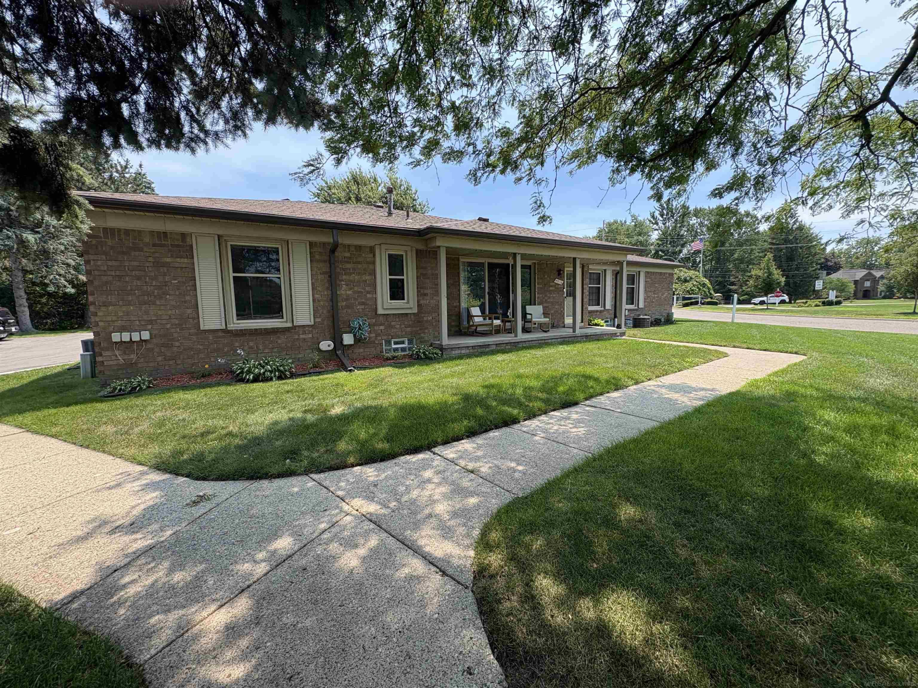 49116 Conway Court, Shelby Twp, MI 48315 — Photo 3