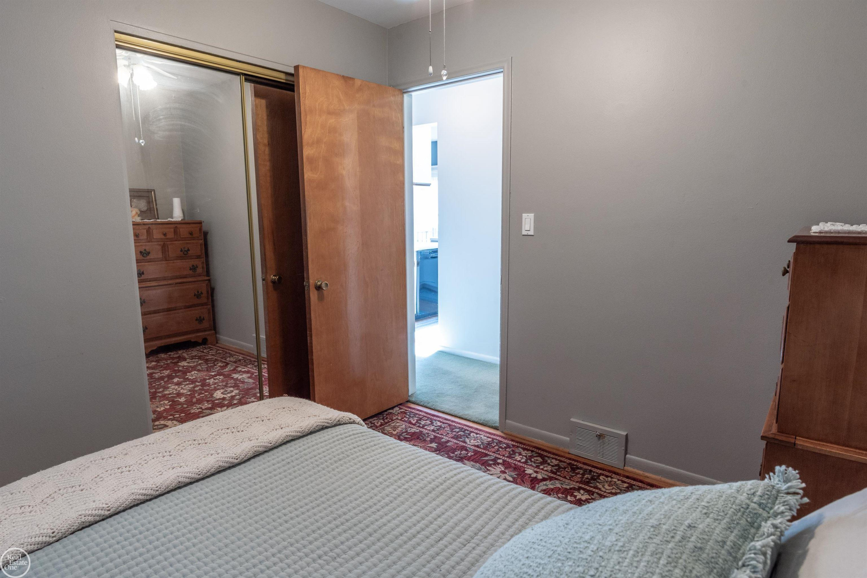 8324 Darlene Street, Warren, MI 48093 — Photo 12