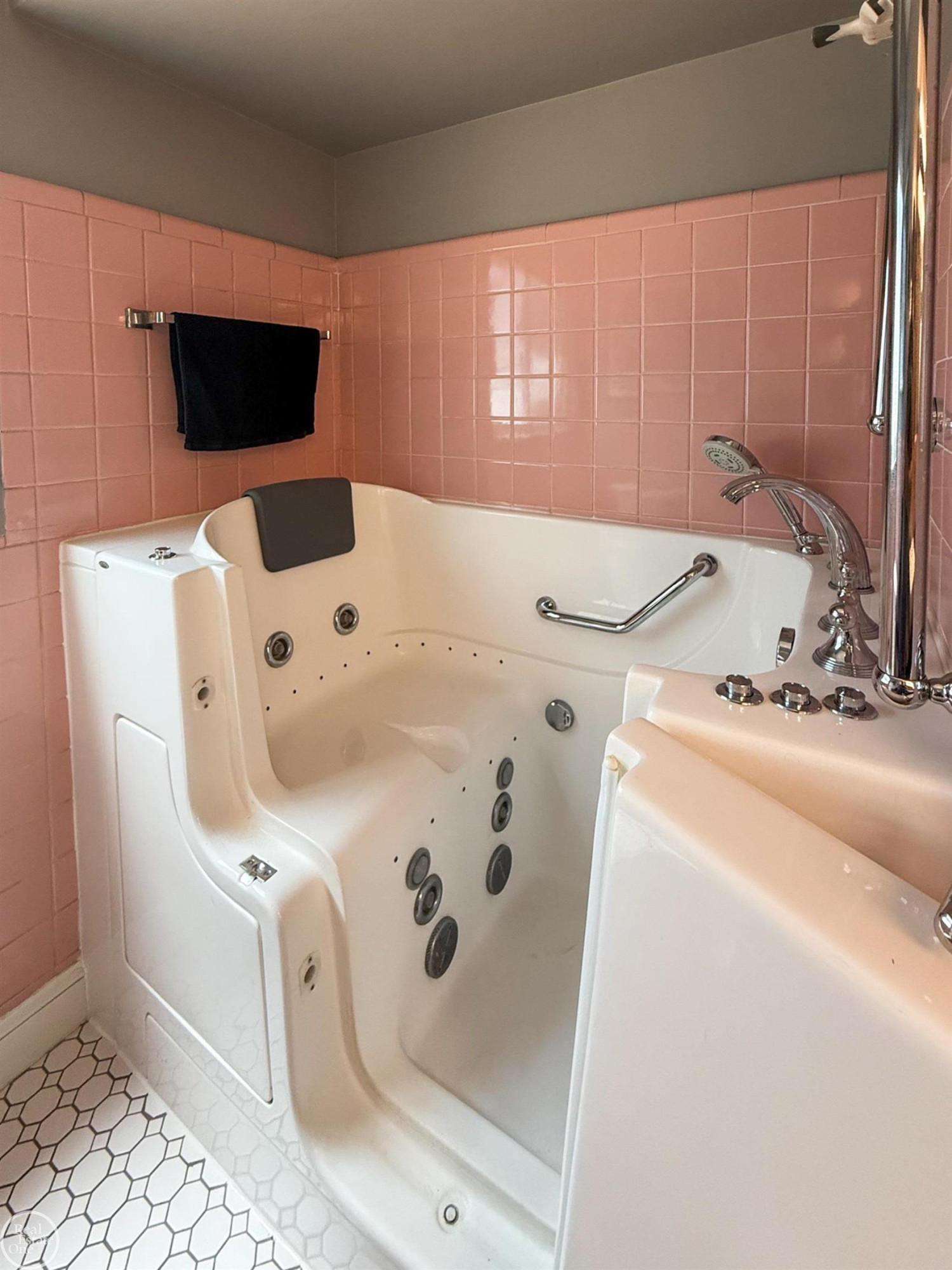 8324 Darlene Street, Warren, MI 48093 — Photo 16