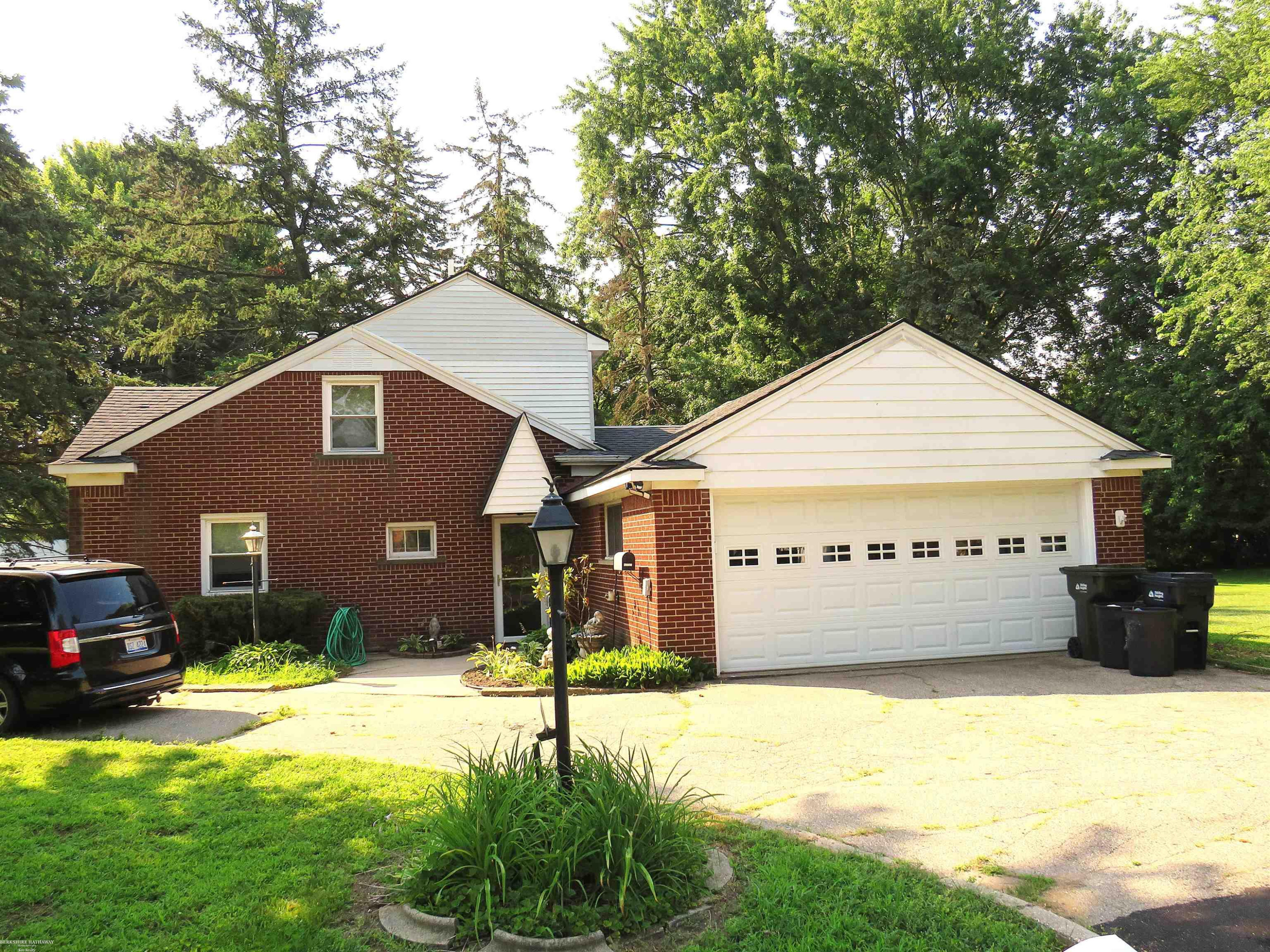 42501 Utica Road, Sterling Heights, MI 48314 — Photo 2