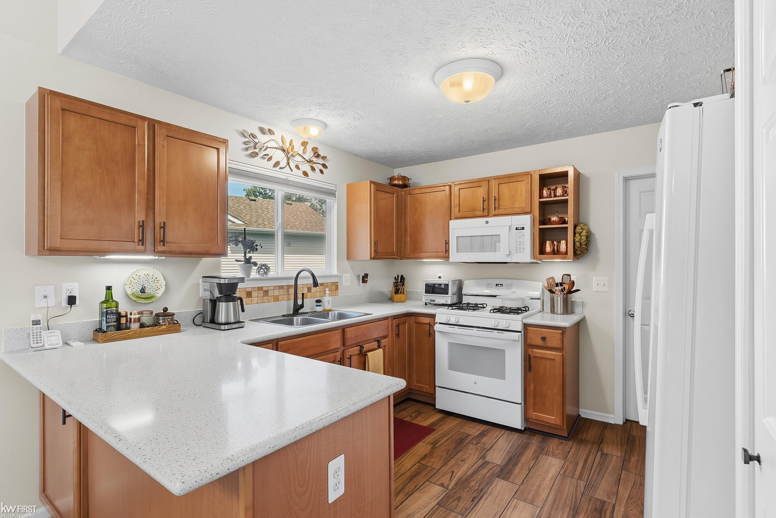 916 Spirea Drive, Howell, MI 48843 — Photo 4