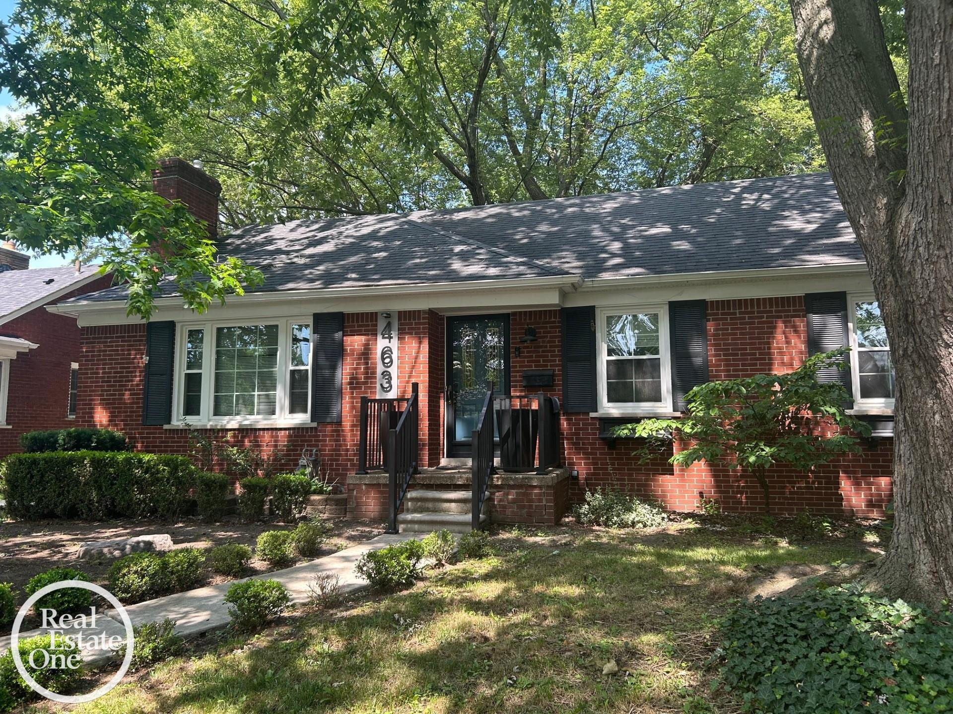 463 Bournemouth Circle, Grosse Pointe Farms, MI 48236 — front exterior