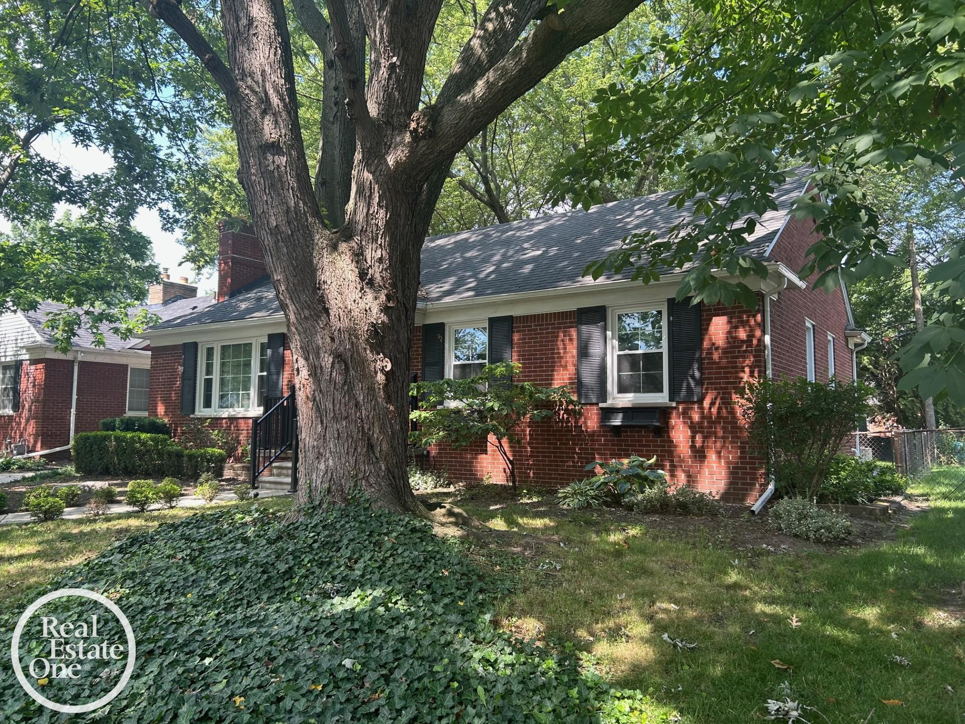 463 Bournemouth Circle, Grosse Pointe Farms, MI 48236 — Photo 3