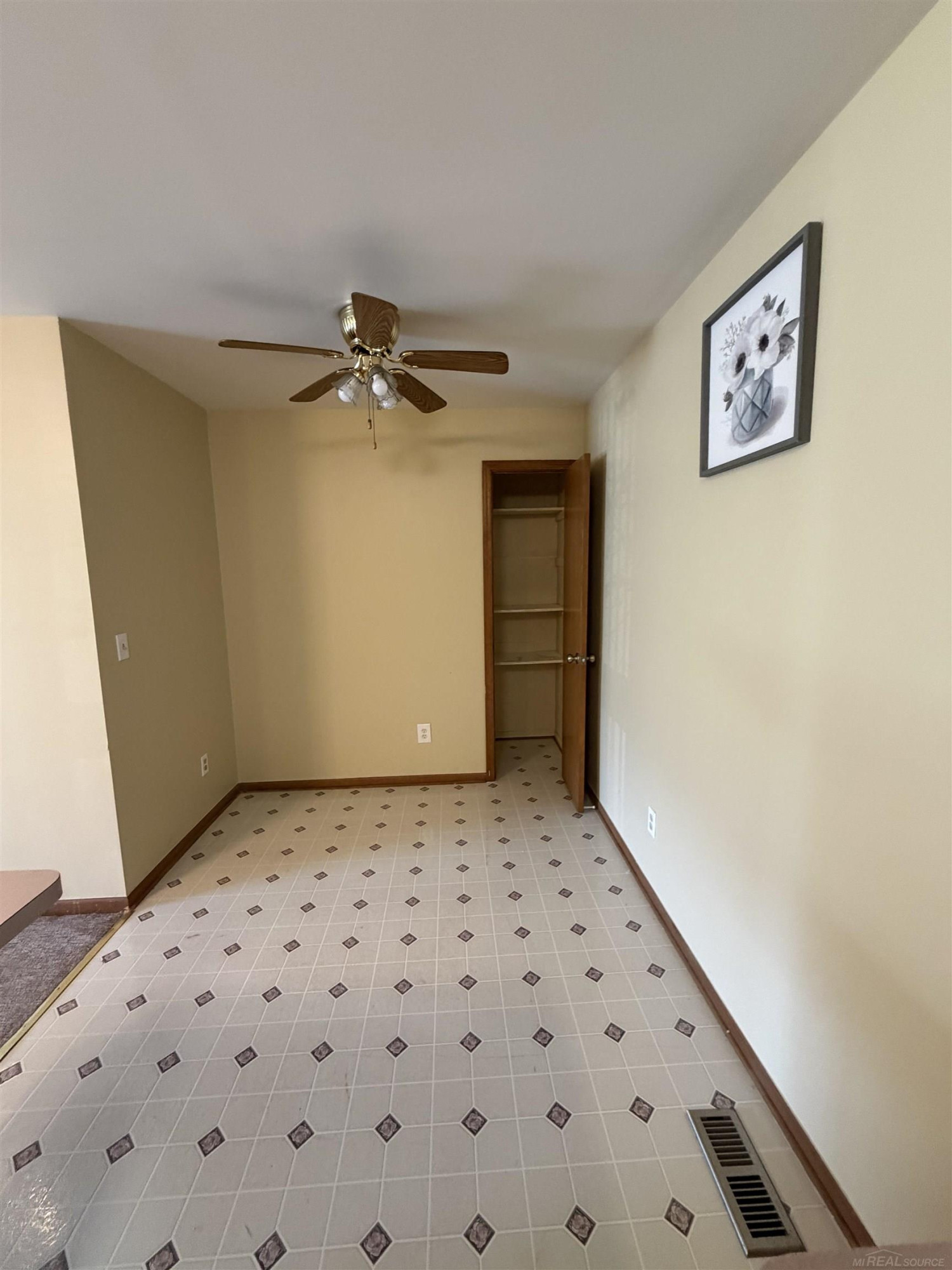 15246 Ashley Court, unit#14, Bldg 2, MI 48044 — Photo 3