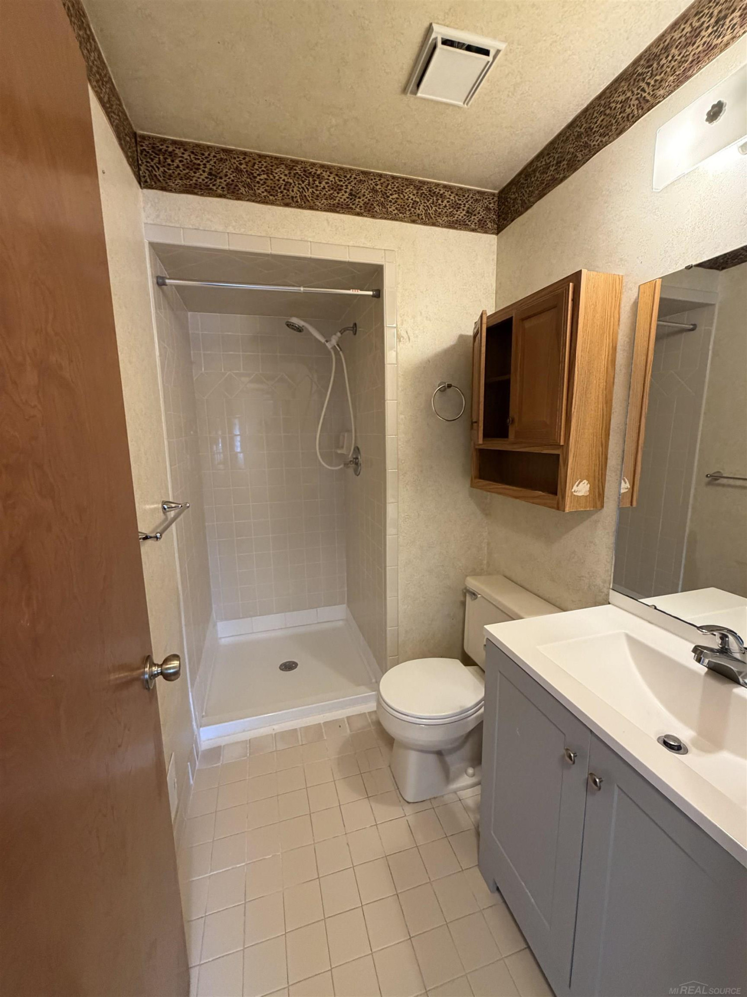 15246 Ashley Court, unit#14, Bldg 2, MI 48044 — Photo 7
