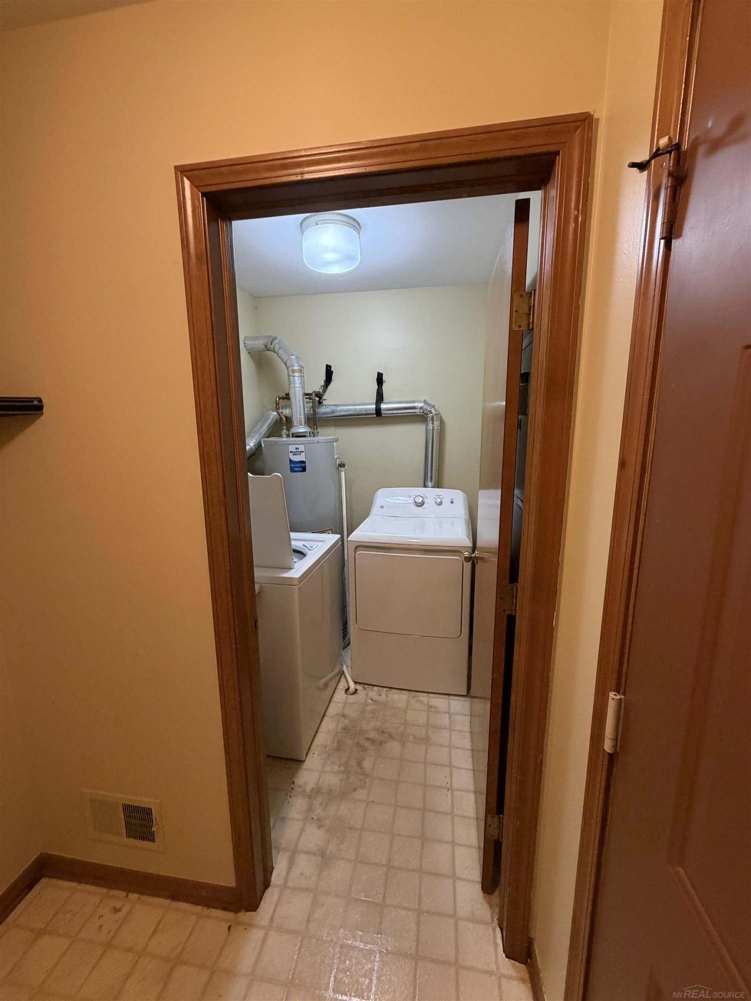 15246 Ashley Court, unit#14, Bldg 2, MI 48044 — Photo 12