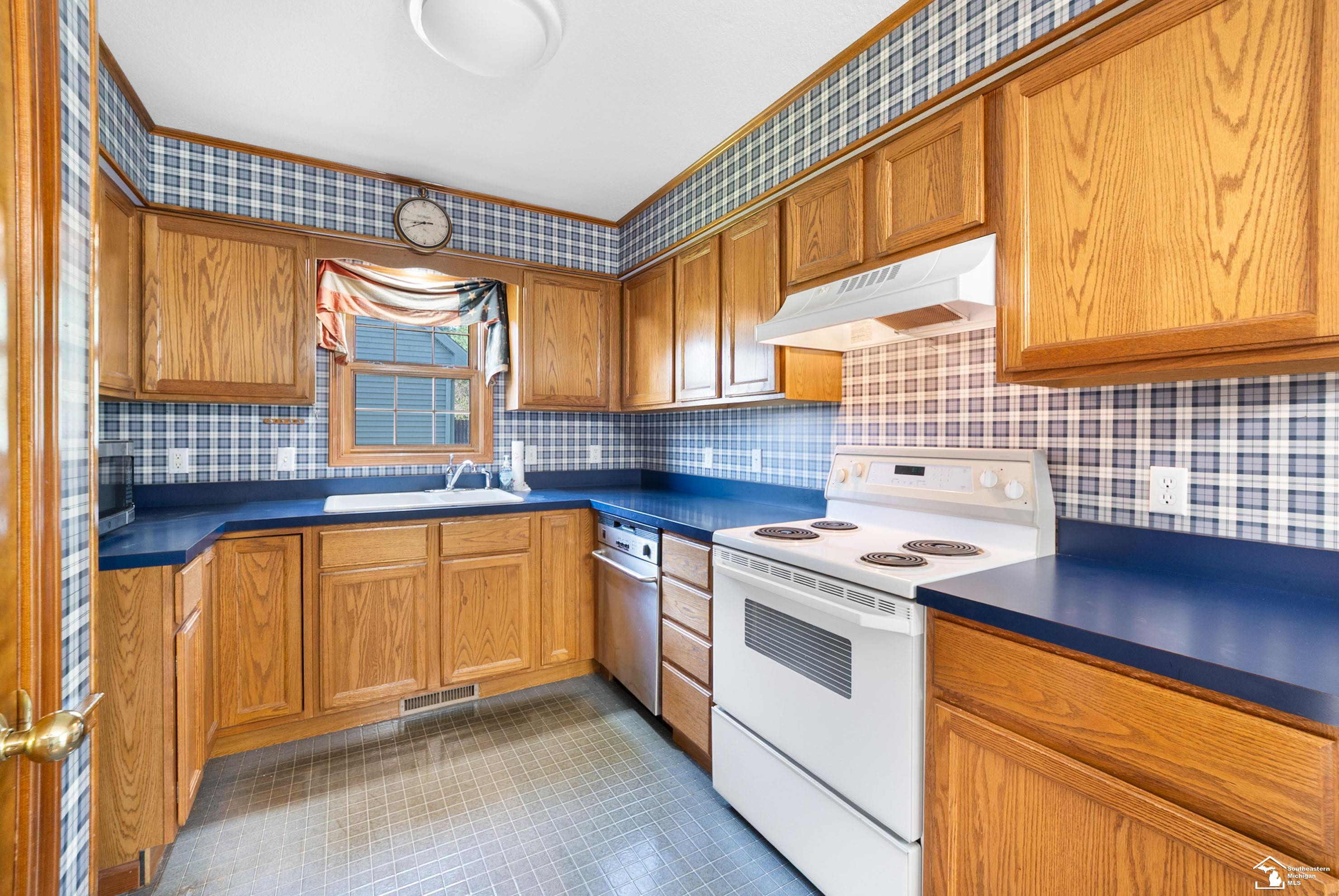 7309 Silo Meadows Drive, Temperance, MI 48182 — Photo 11