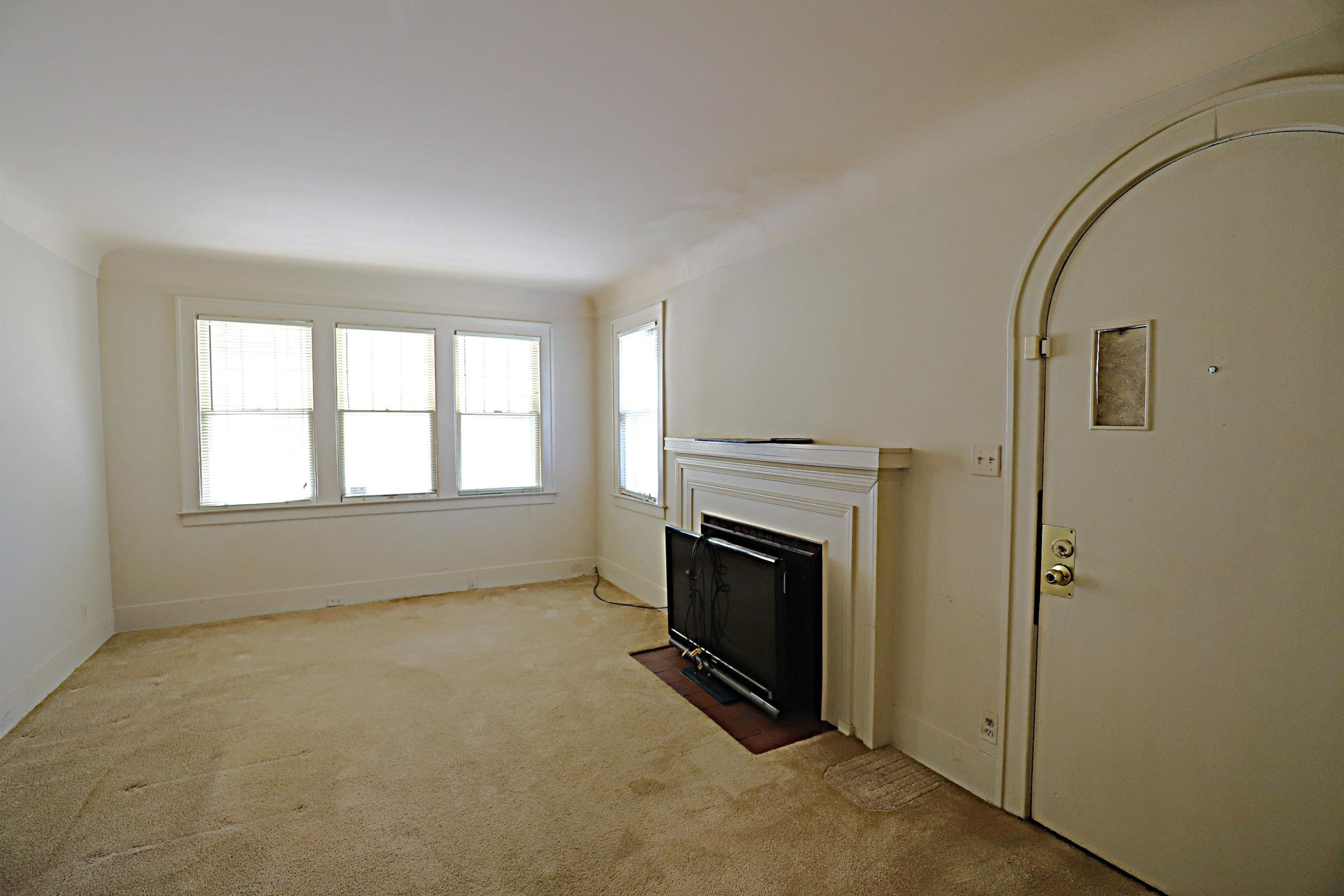 502 Dougherty Place, Flint, MI 48504 — Photo 4