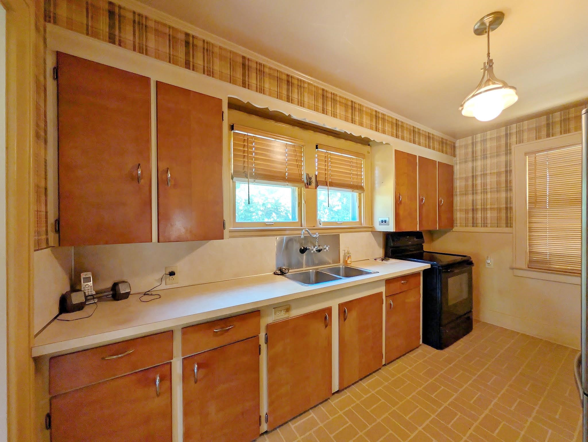 502 Dougherty Place, Flint, MI 48504 — Photo 7