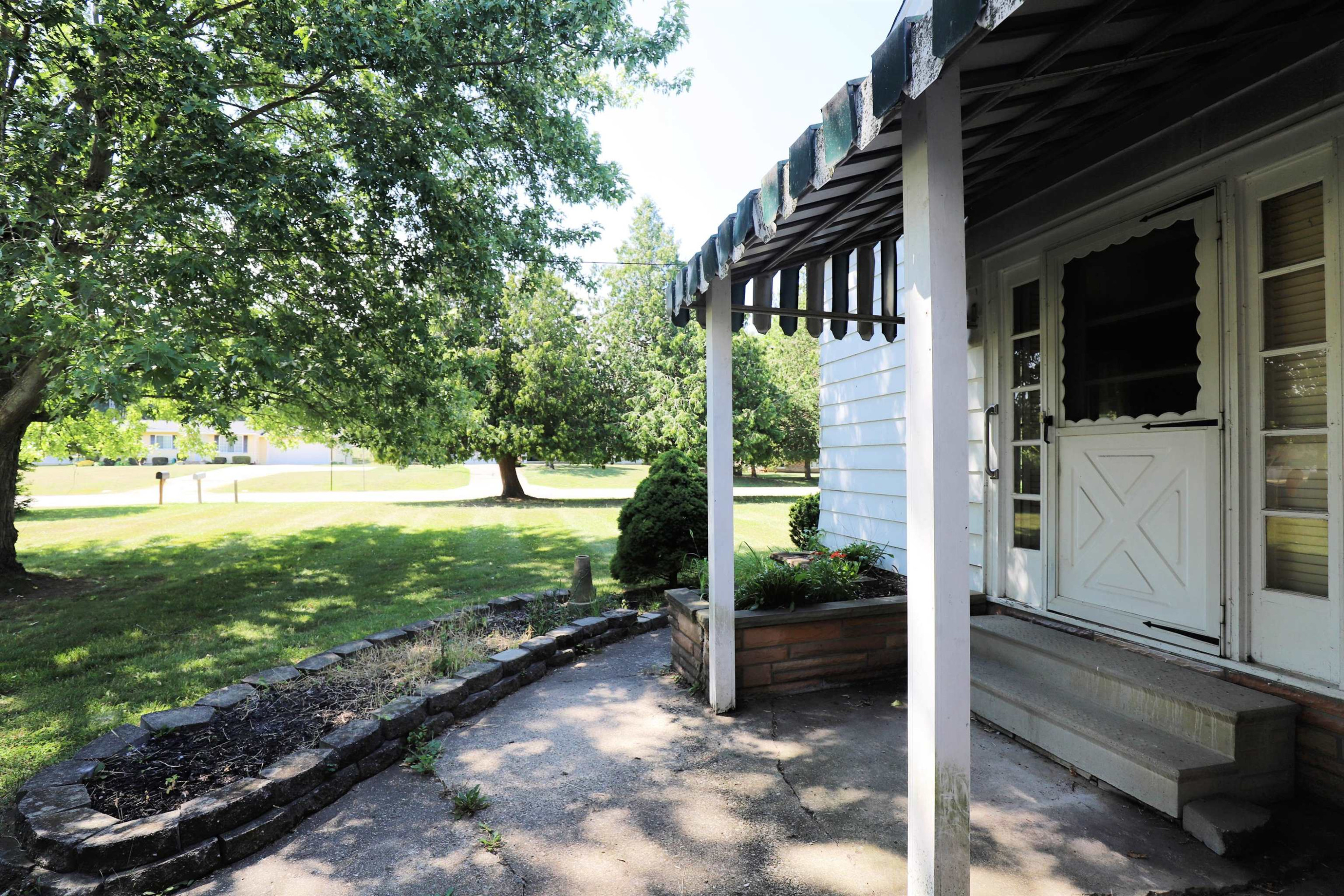 825 E River Road, Flushing, MI 48433 — Photo 4