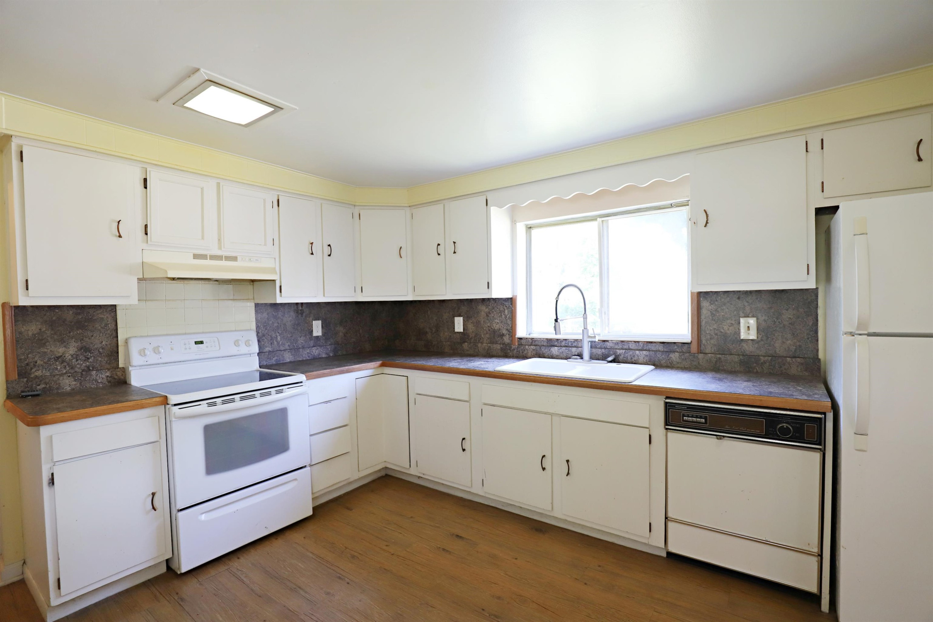 825 E River Road, Flushing, MI 48433 — Photo 13