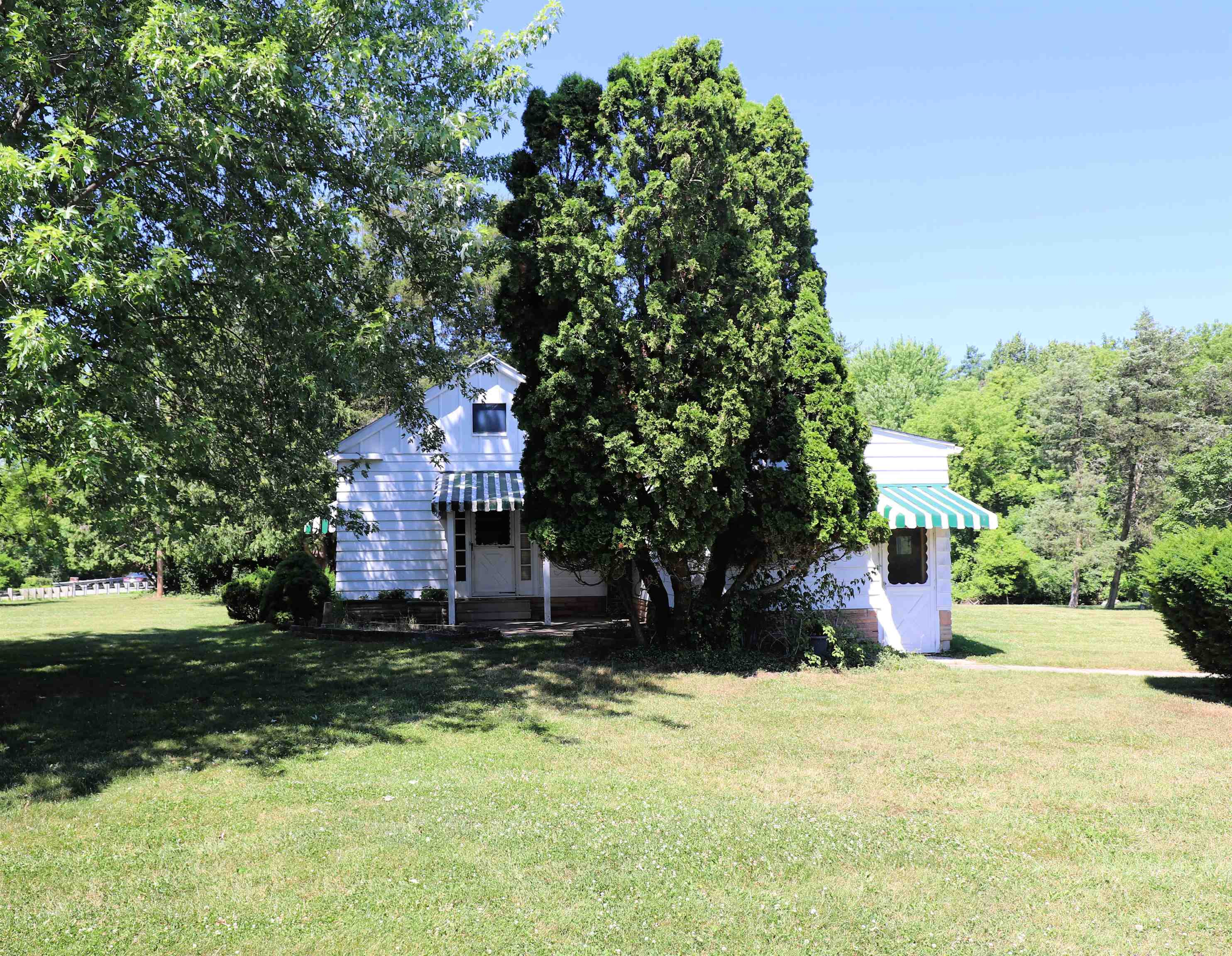 825 E River Road, Flushing, MI 48433 — Photo 23