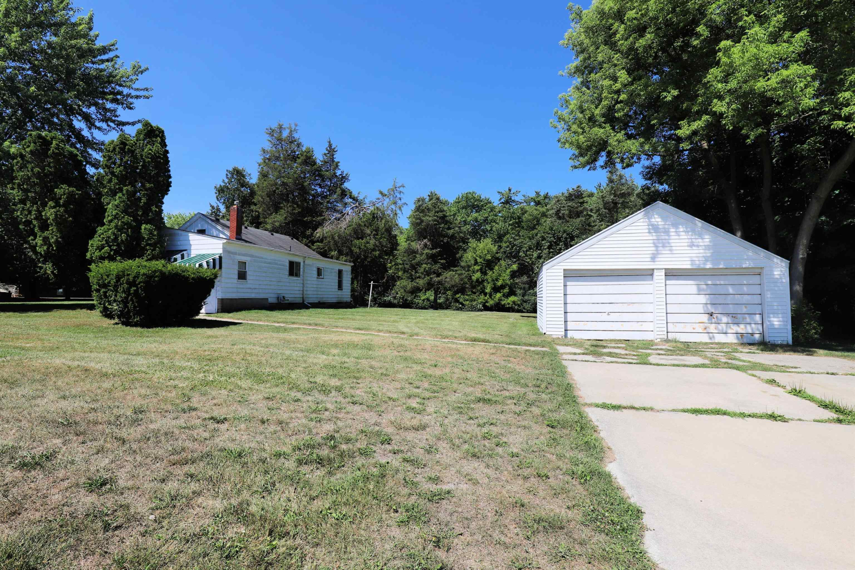 825 E River Road, Flushing, MI 48433 — Photo 27