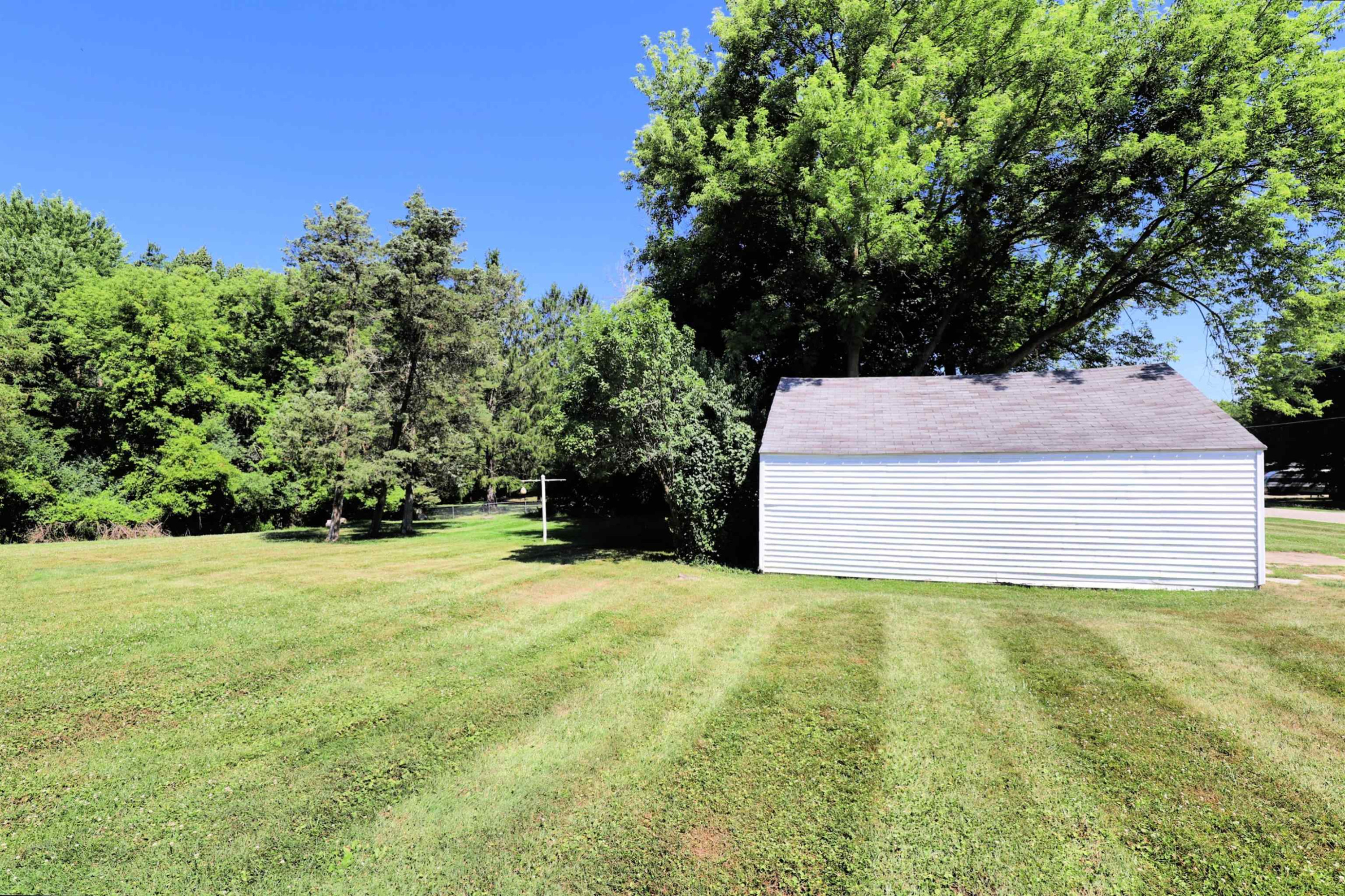 825 E River Road, Flushing, MI 48433 — Photo 31