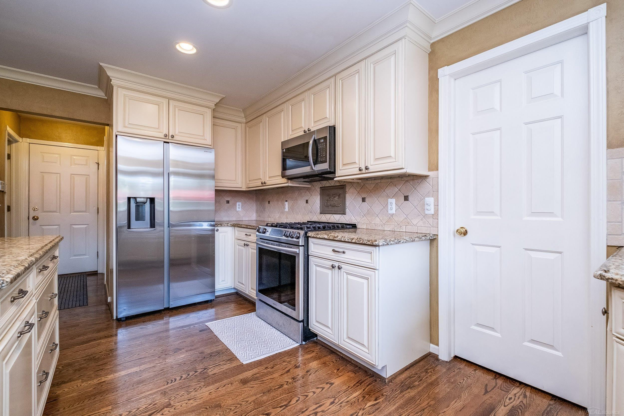19573 Tanglewood Circle, Clinton Twp, MI 48038 — Photo 25