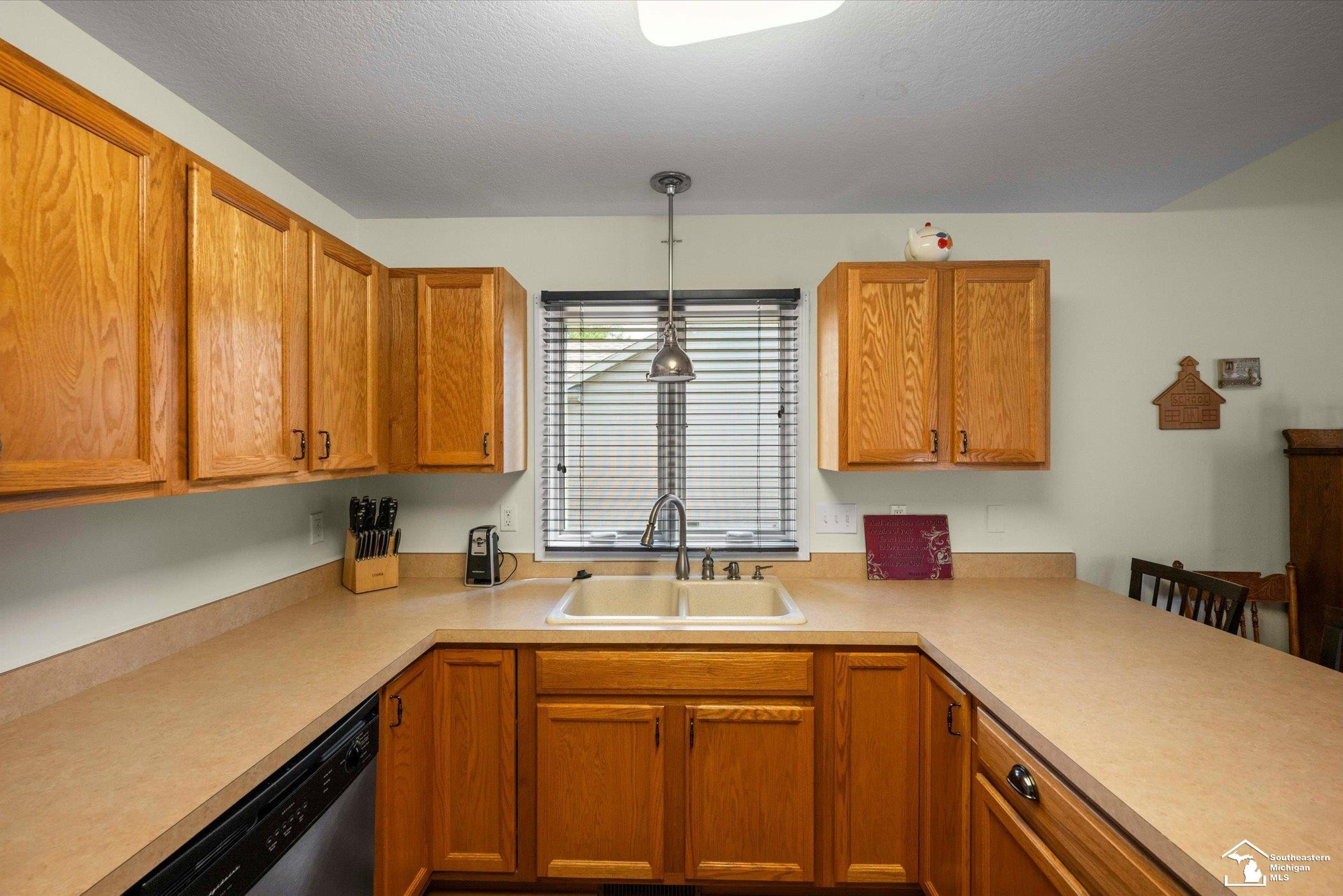 6646 Greenbriar Lane, Temperance, MI 48182 — Photo 15
