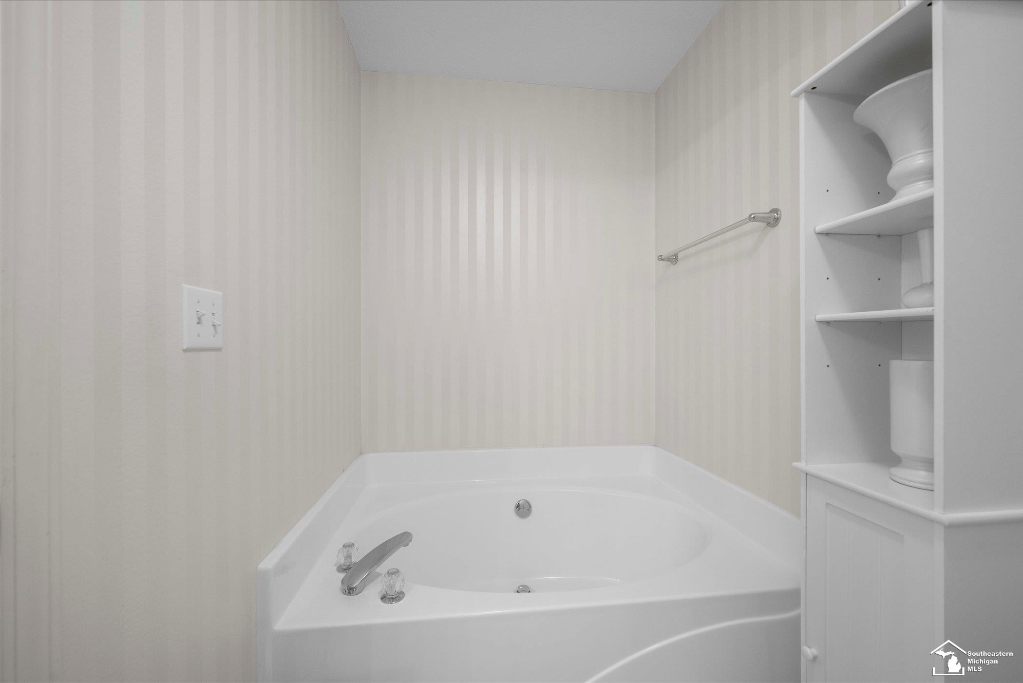 6646 Greenbriar Lane, Temperance, MI 48182 — Photo 23