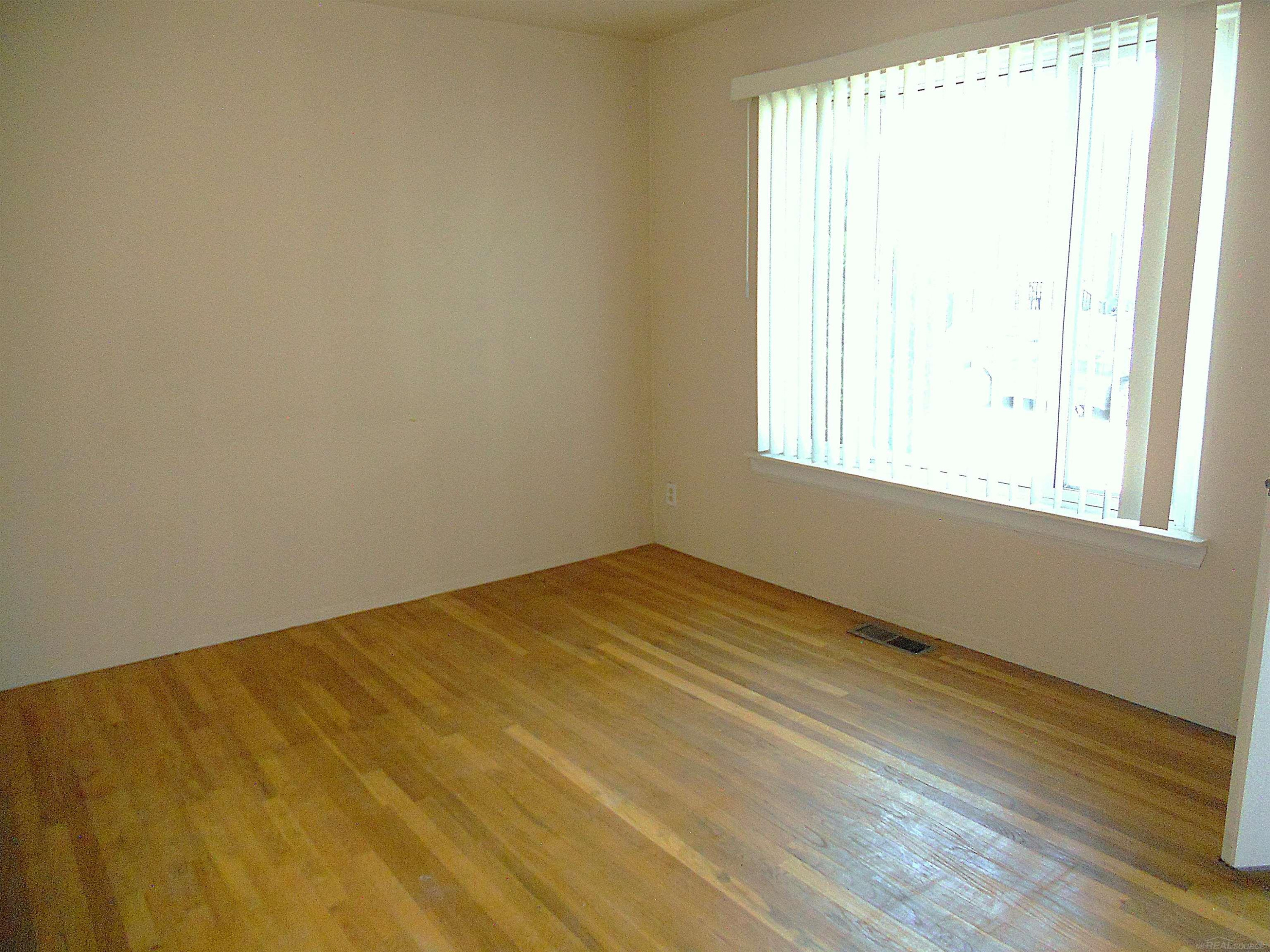 8192 Farnum Avenue, Warren, MI 48093 — Photo 6