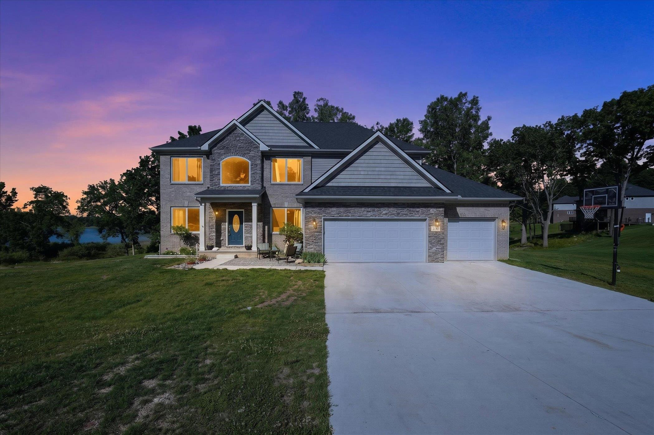 FEATURED LISTINGS