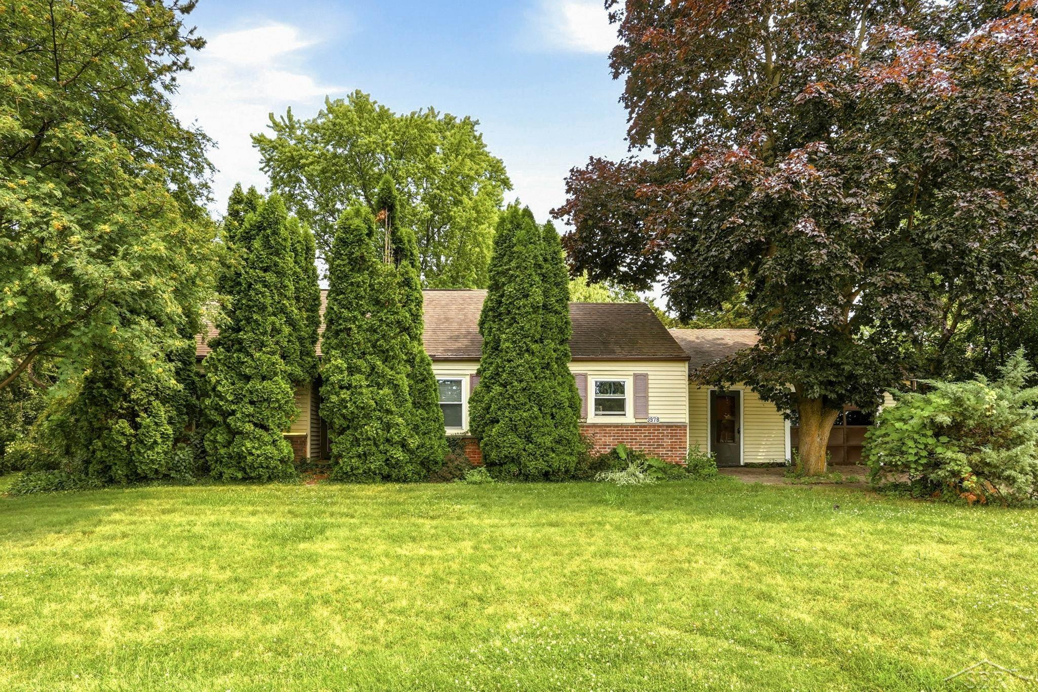 3978 N Michigan Avenue, Saginaw, MI 48604 — front exterior