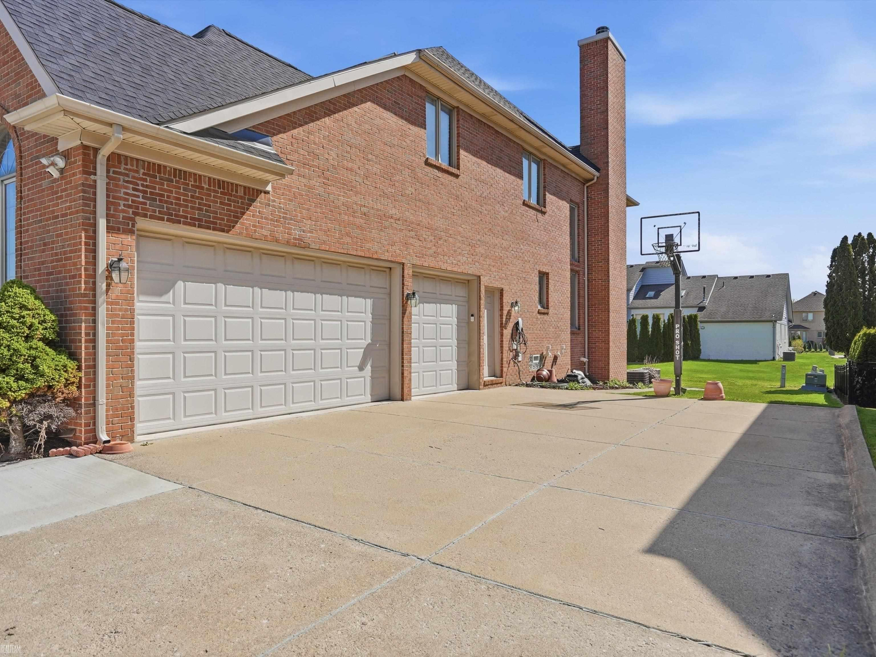 43340 Chester Drive, Sterling Heights, MI 48314 — Photo 66