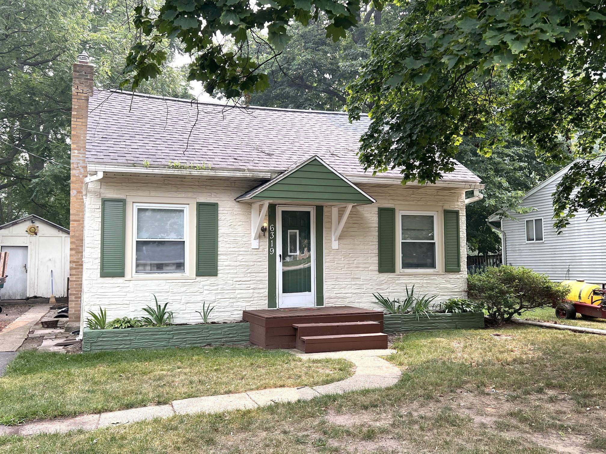 6319 S Washington Avenue, Lansing, MI 48911