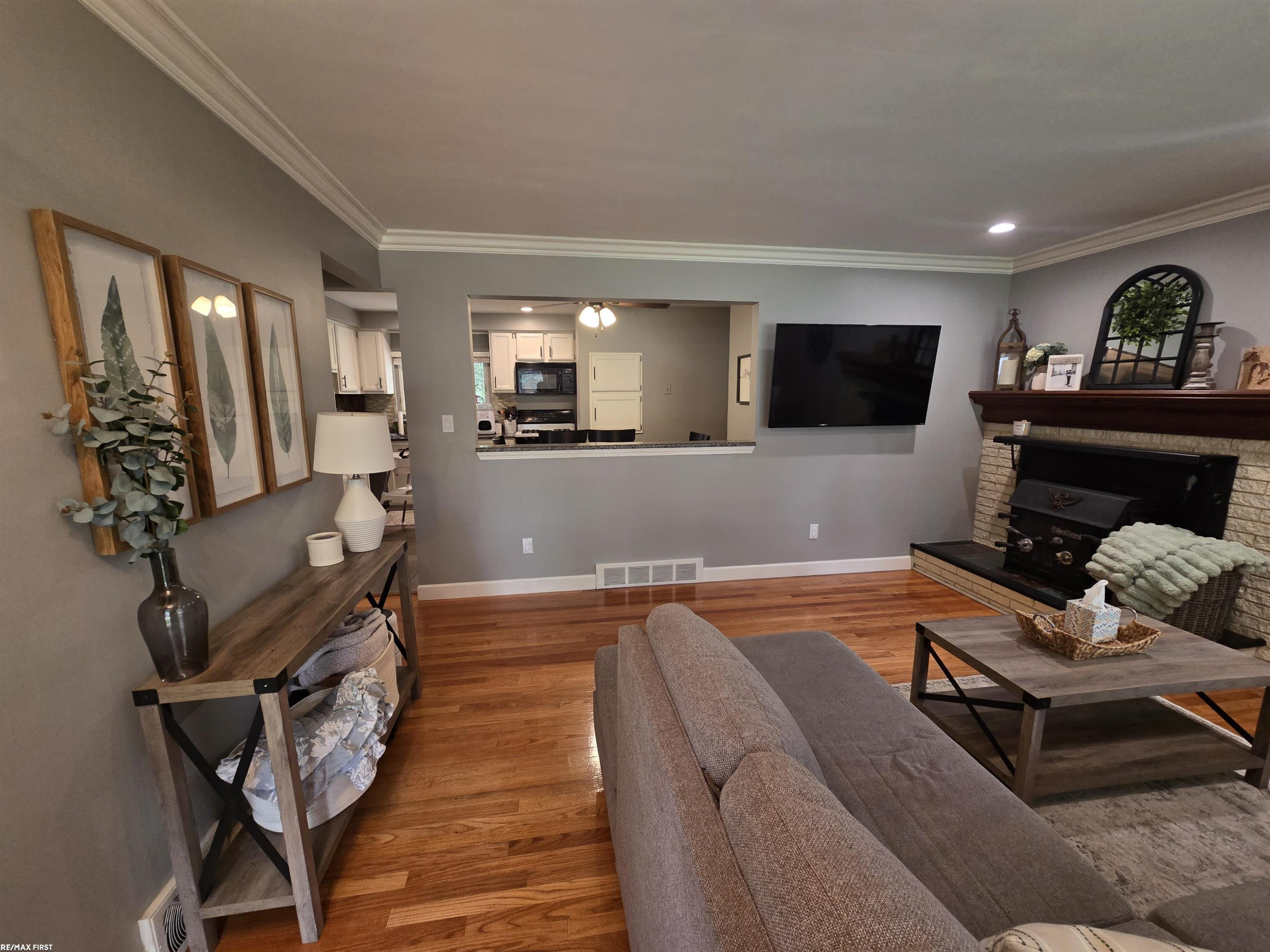 52498 Fayette Drive, Shelby Twp, MI 48316 — Photo 2