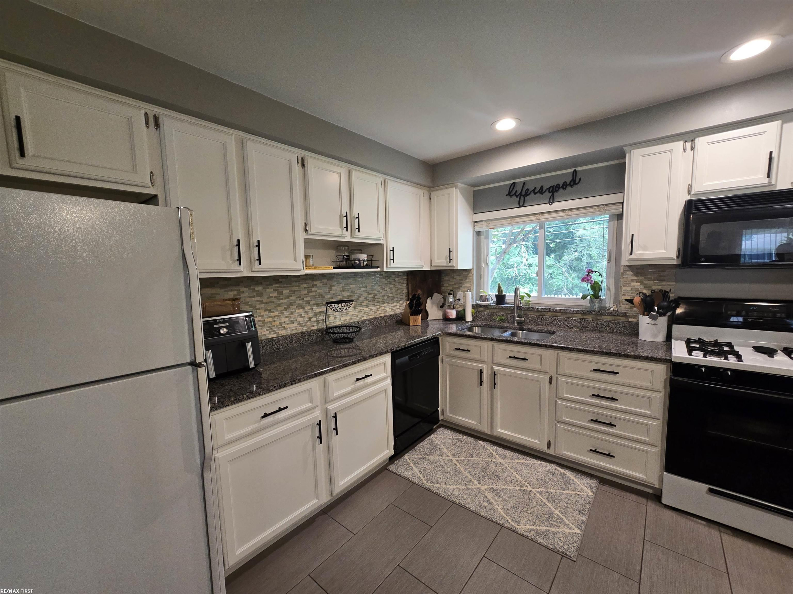 52498 Fayette Drive, Shelby Twp, MI 48316 — Photo 6