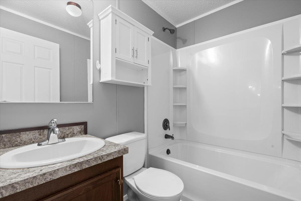 7118 W Mapleview Circle, MI 48416 — Photo 22