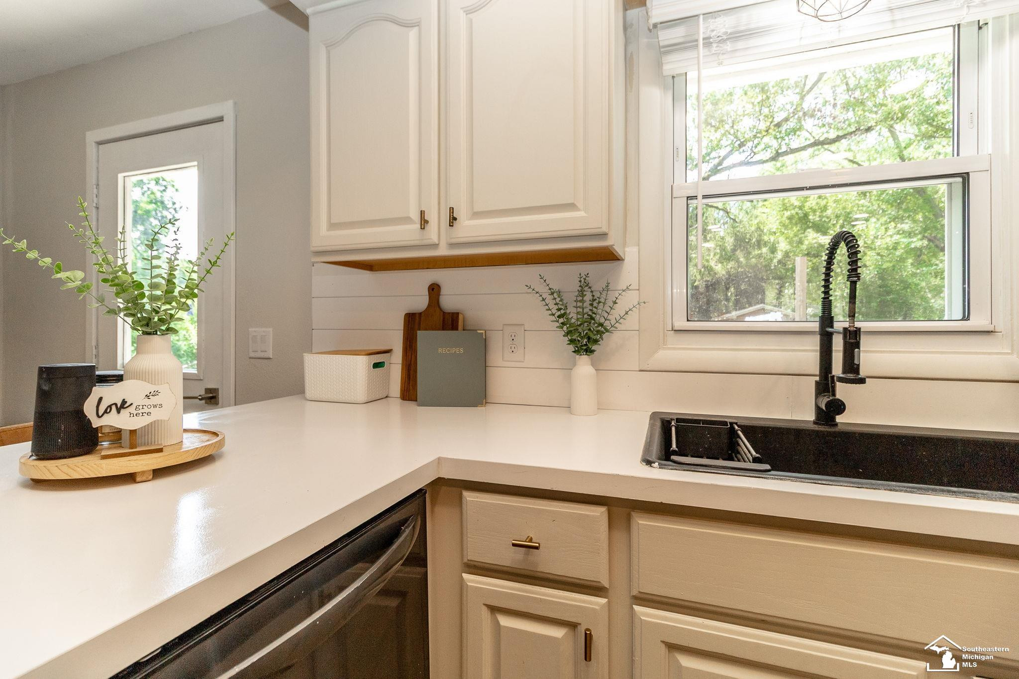 8413 Summerfield Road, Lambertville, MI 48144 — Photo 9