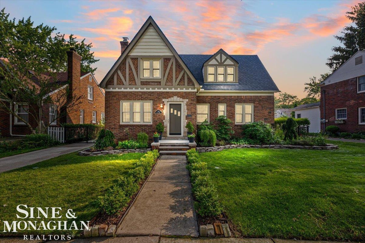 424 Touraine Road, Grosse Pointe, MI 48236 — front exterior