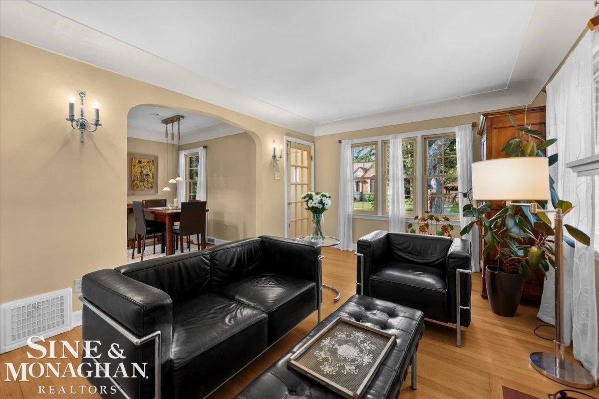424 Touraine Road, Grosse Pointe, MI 48236 — Photo 12